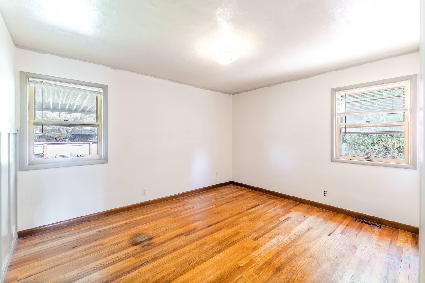 555 NW 4th Street