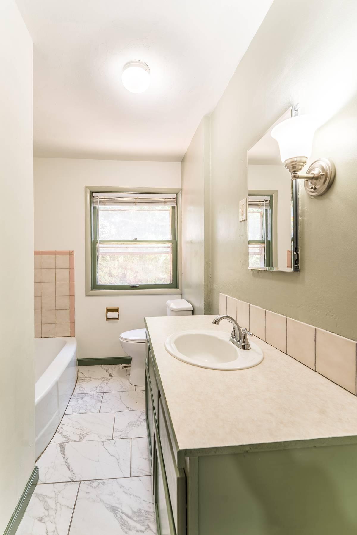 555 NW 4th Street