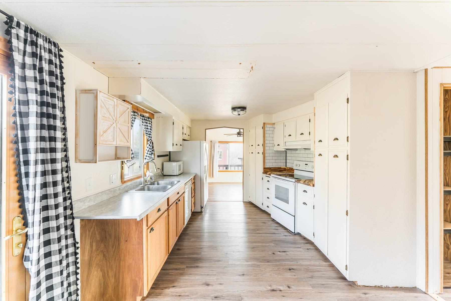 220 Schoolhouse Road