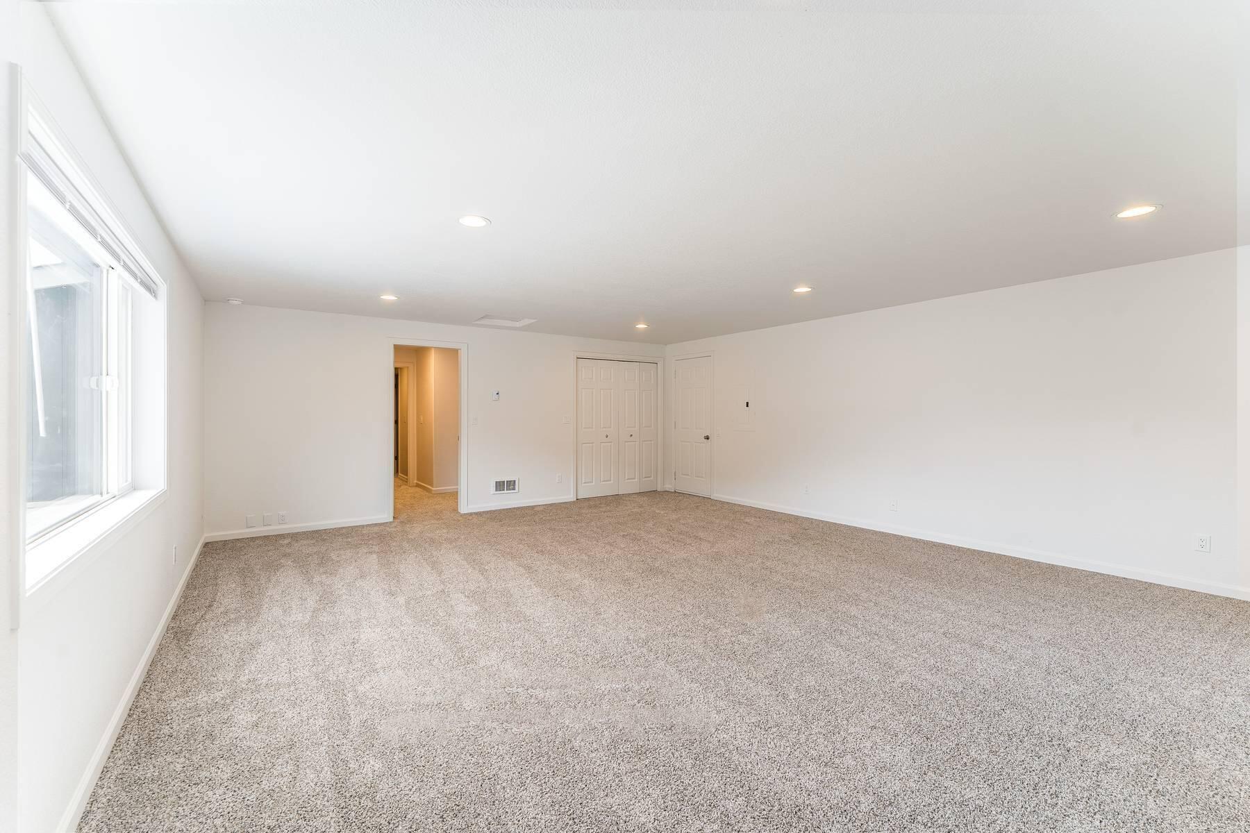 961 S Algonquian Court