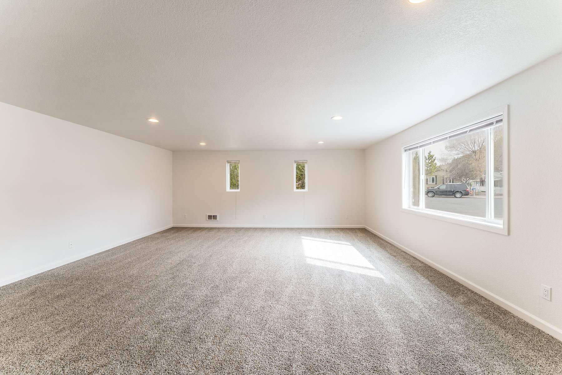 961 S Algonquian Court