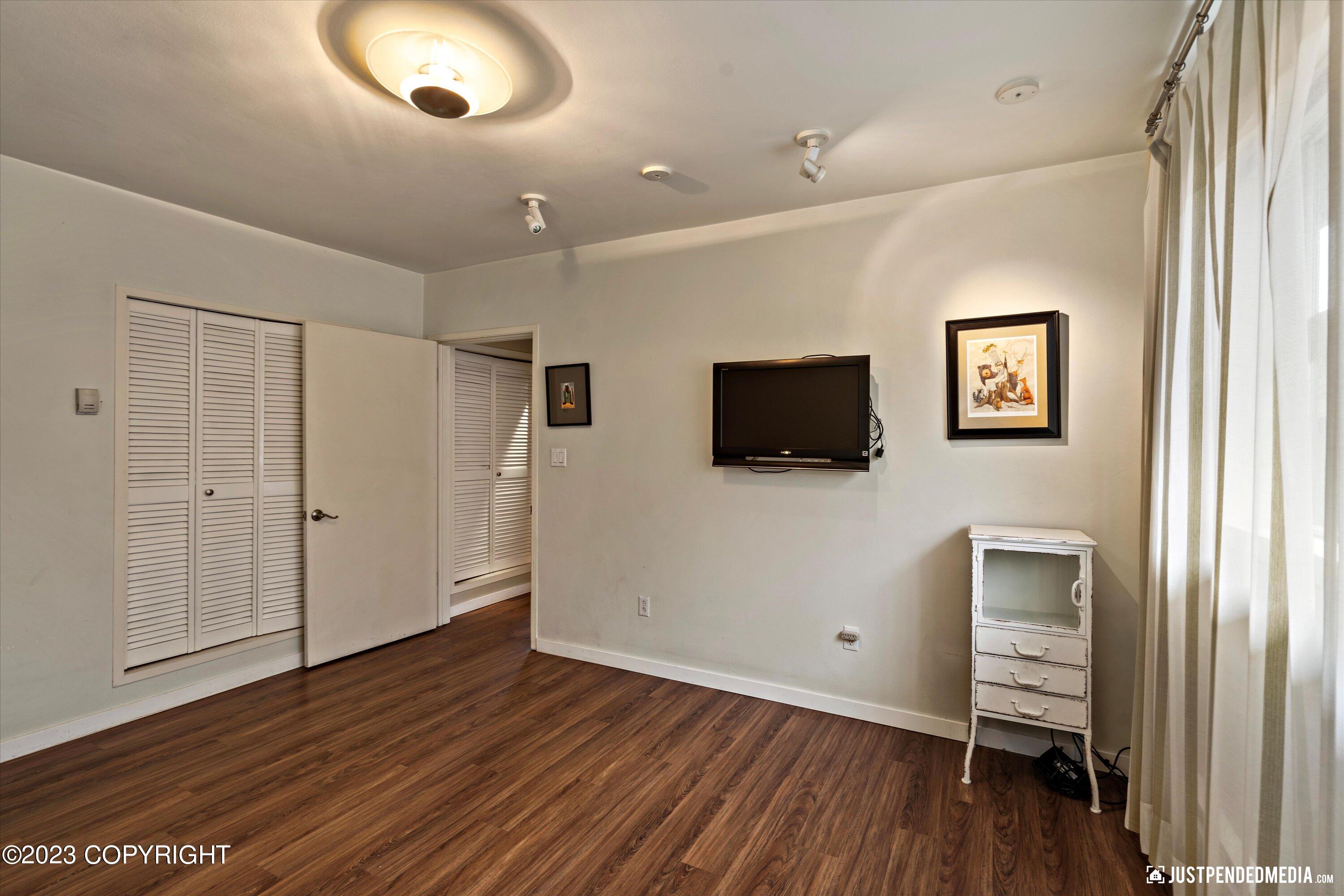 100 E Cook Avenue