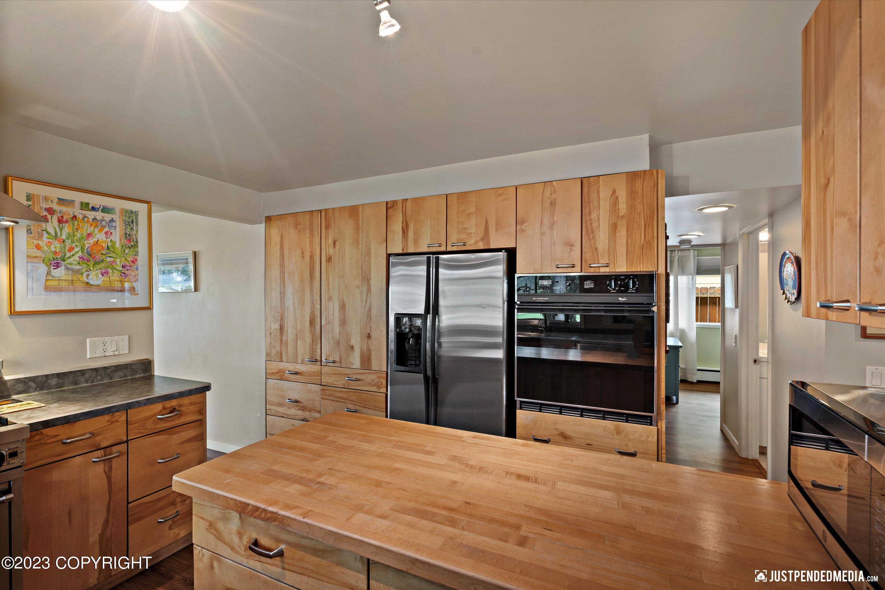 100 E Cook Avenue
