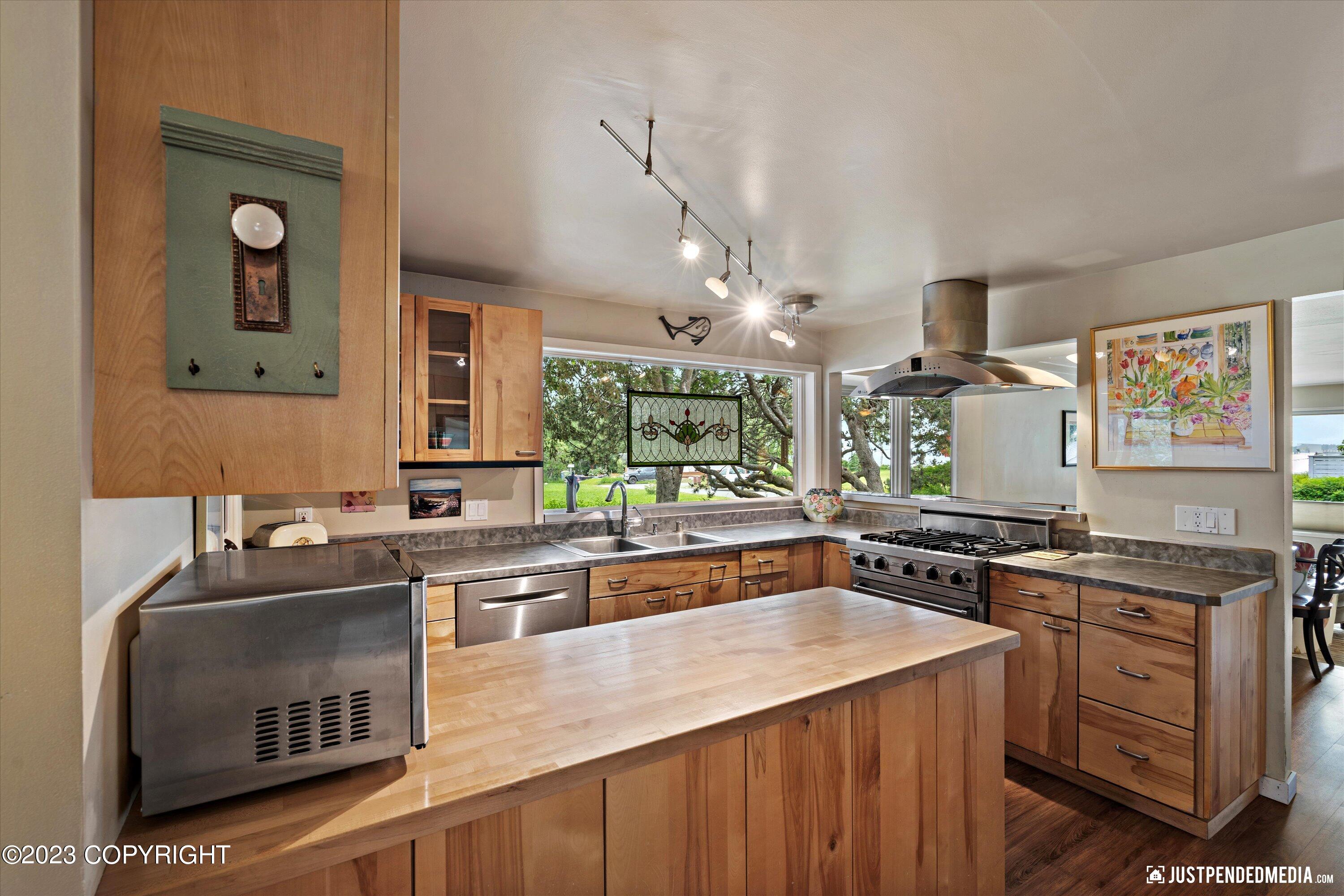100 E Cook Avenue