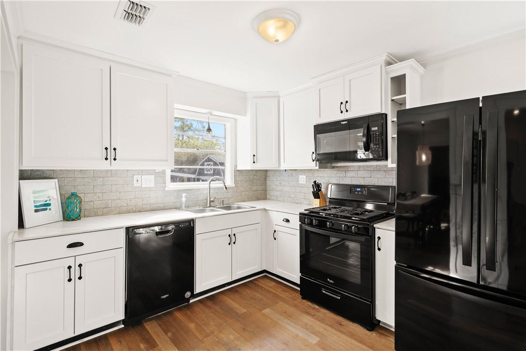 63 Maxwell Ave