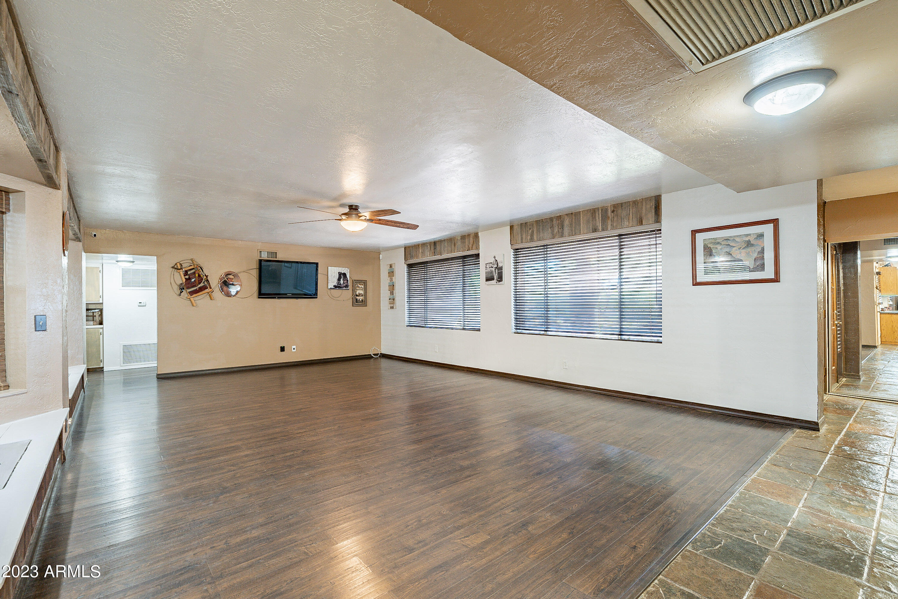 301 N POTTEBAUM Road