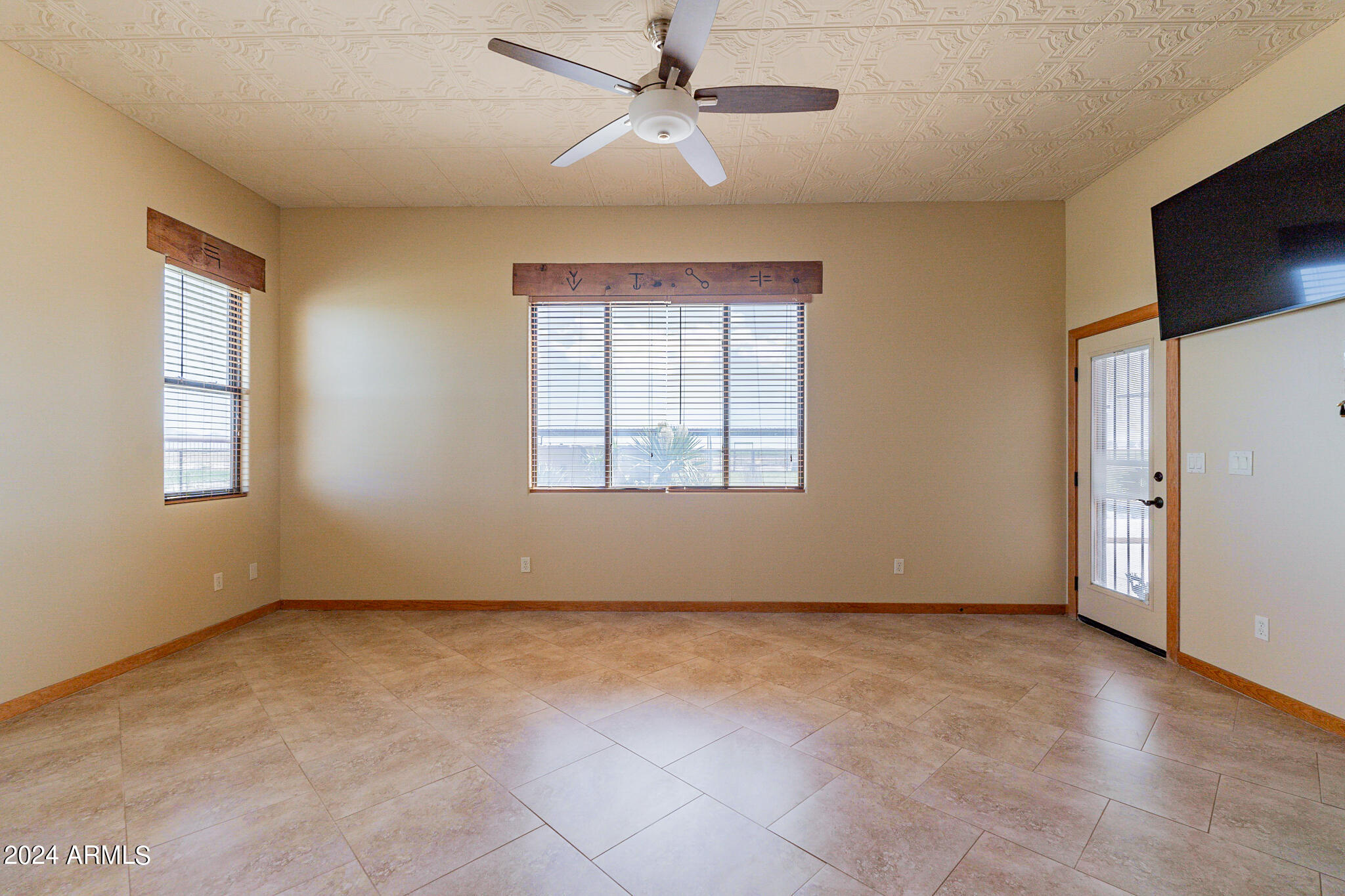 4019 W COVEY Lane