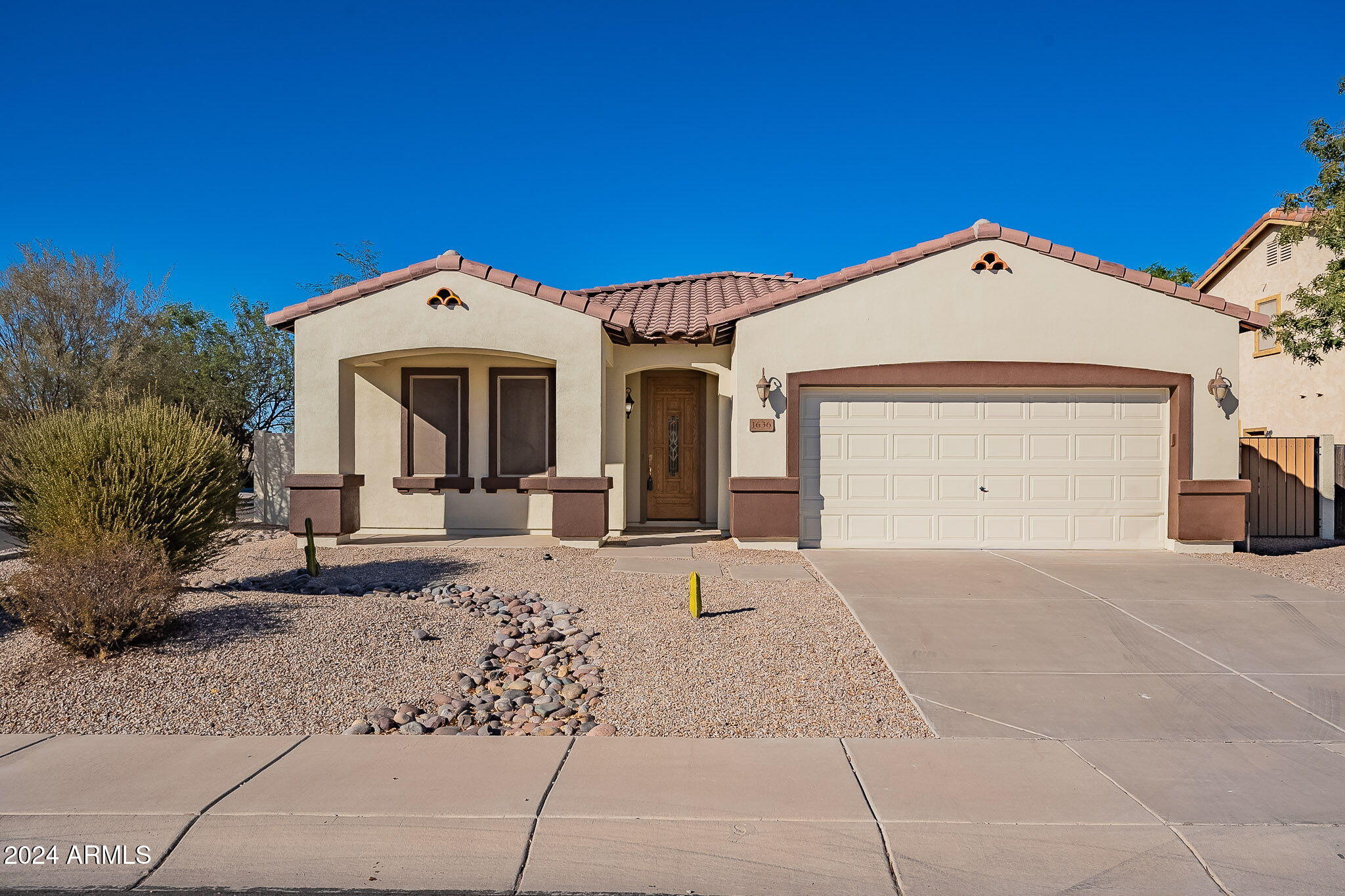 1636 E LEE Drive