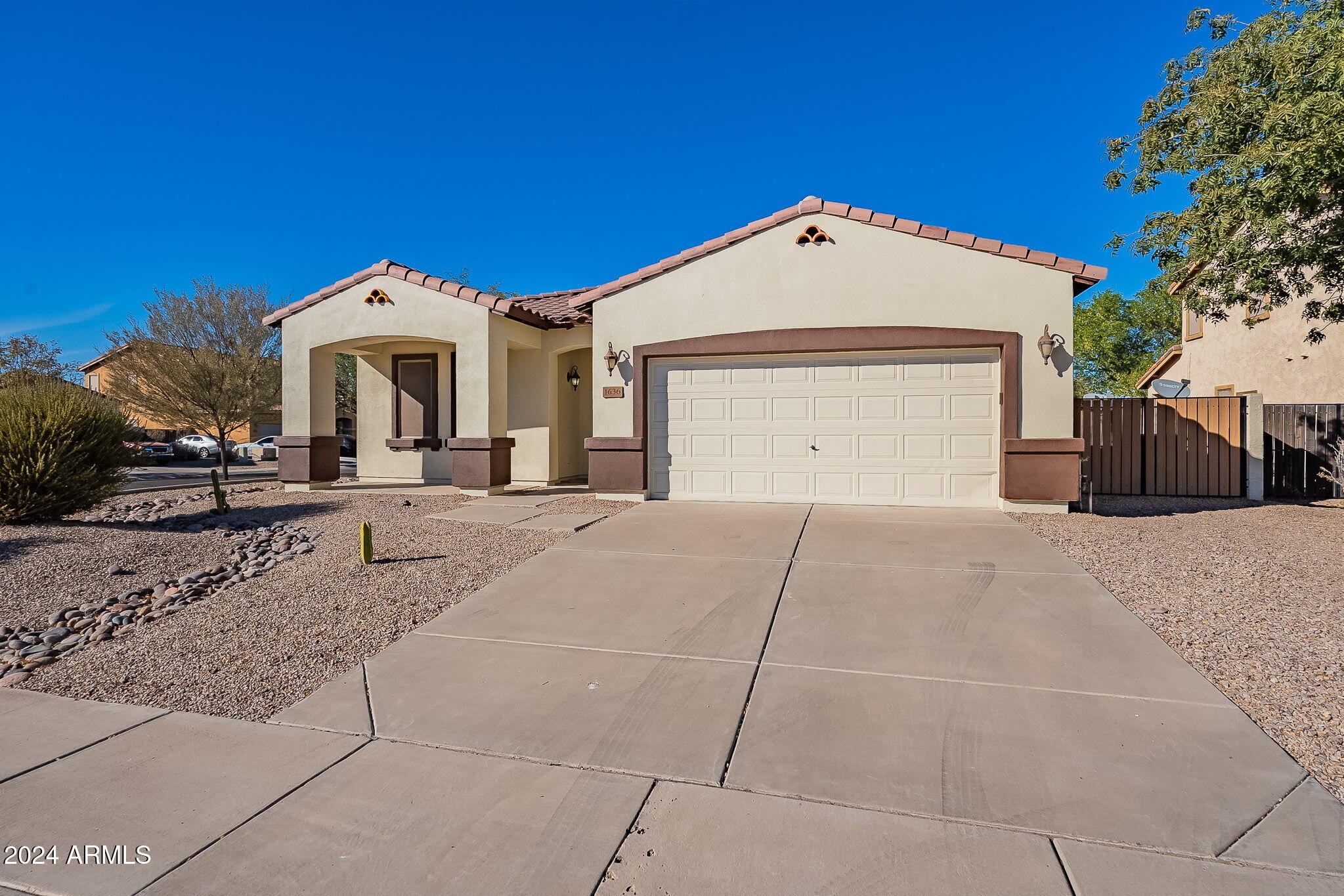 1636 E LEE Drive