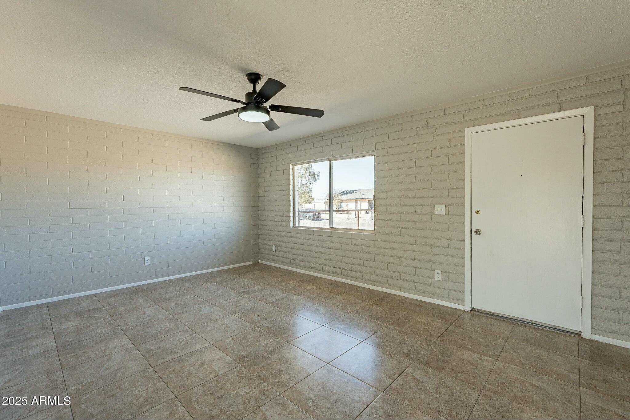 3905 N san carlos Drive