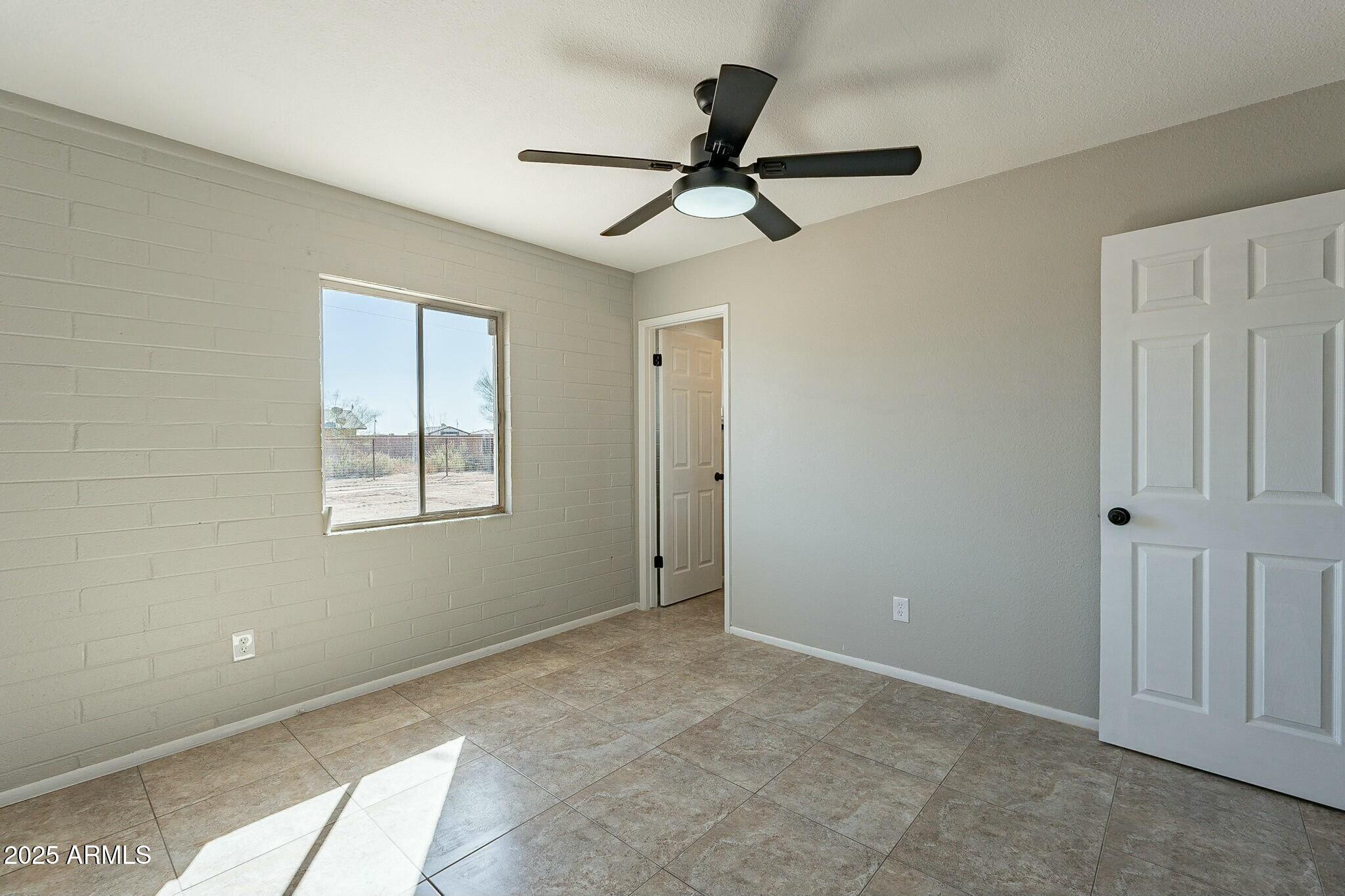 3905 N san carlos Drive