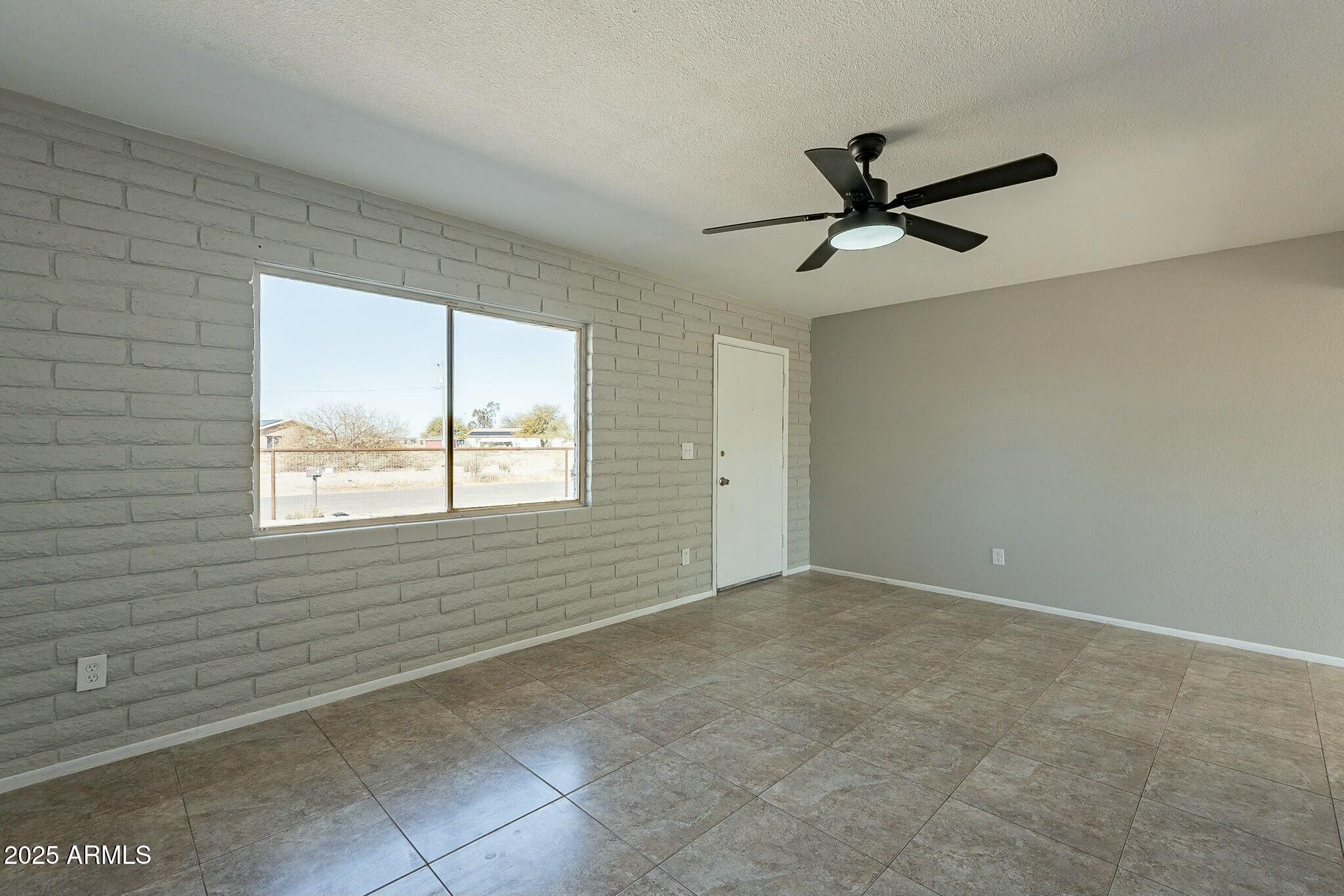 3905 N san carlos Drive