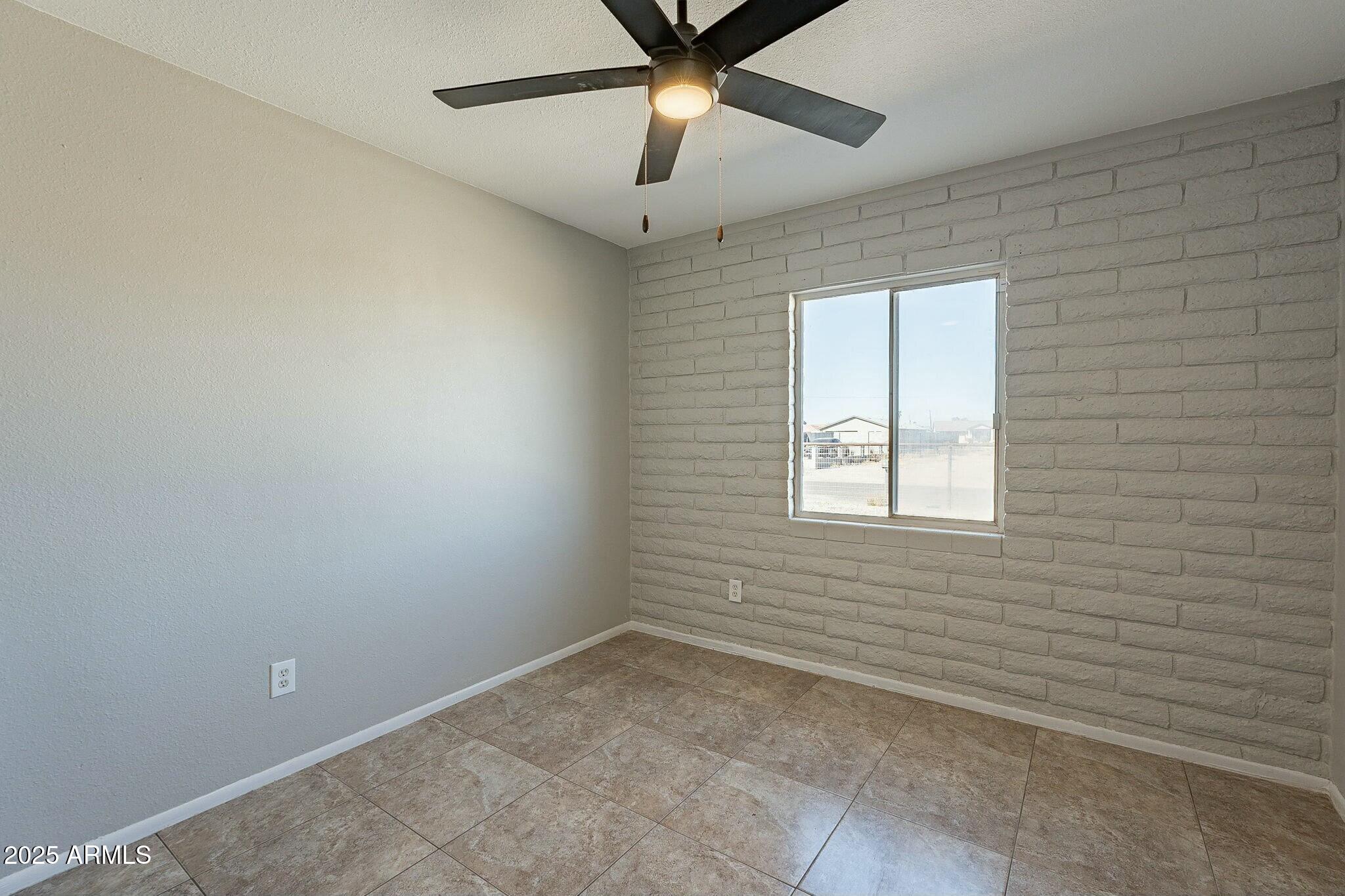 3905 N san carlos Drive