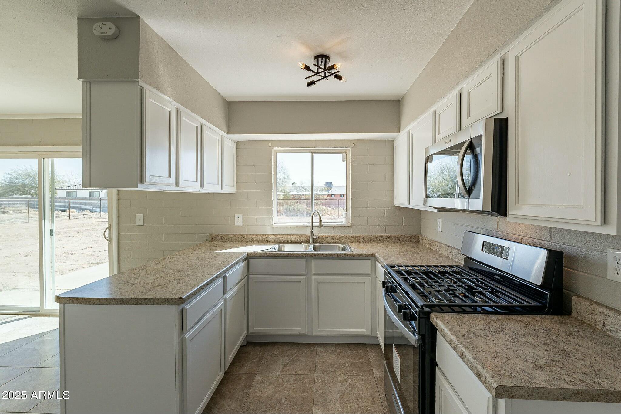 3905 N san carlos Drive