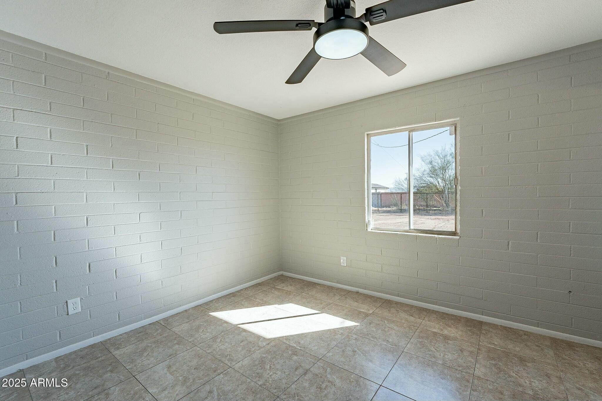 3905 N san carlos Drive
