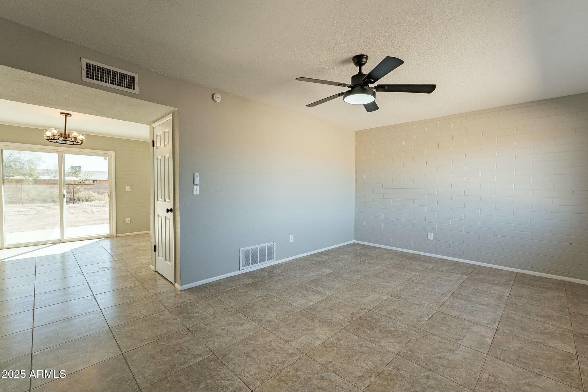 3905 N san carlos Drive