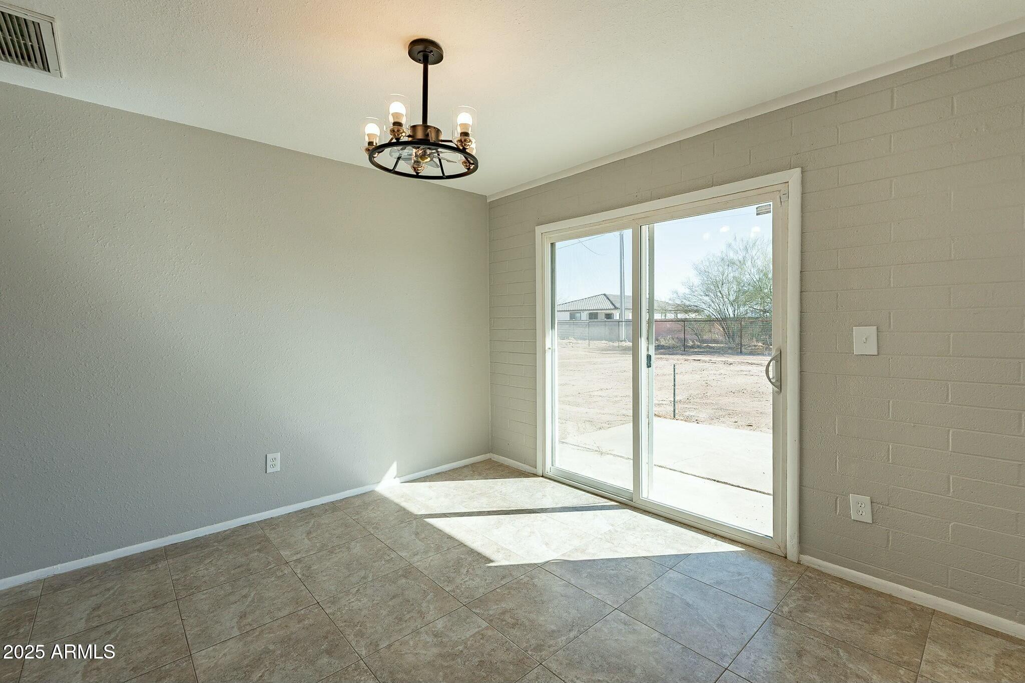 3905 N san carlos Drive