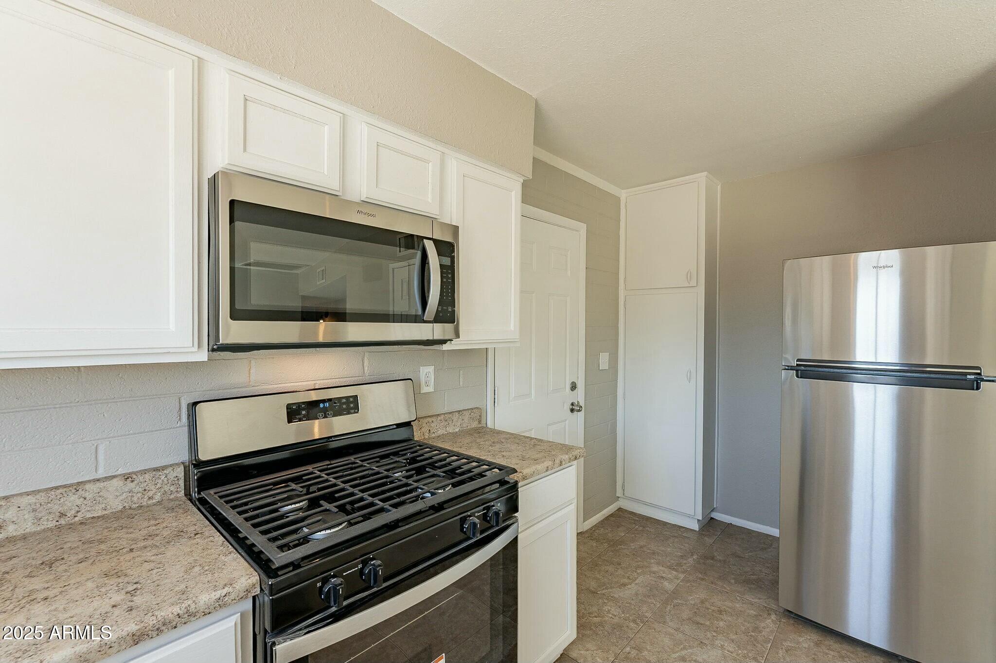 3905 N san carlos Drive