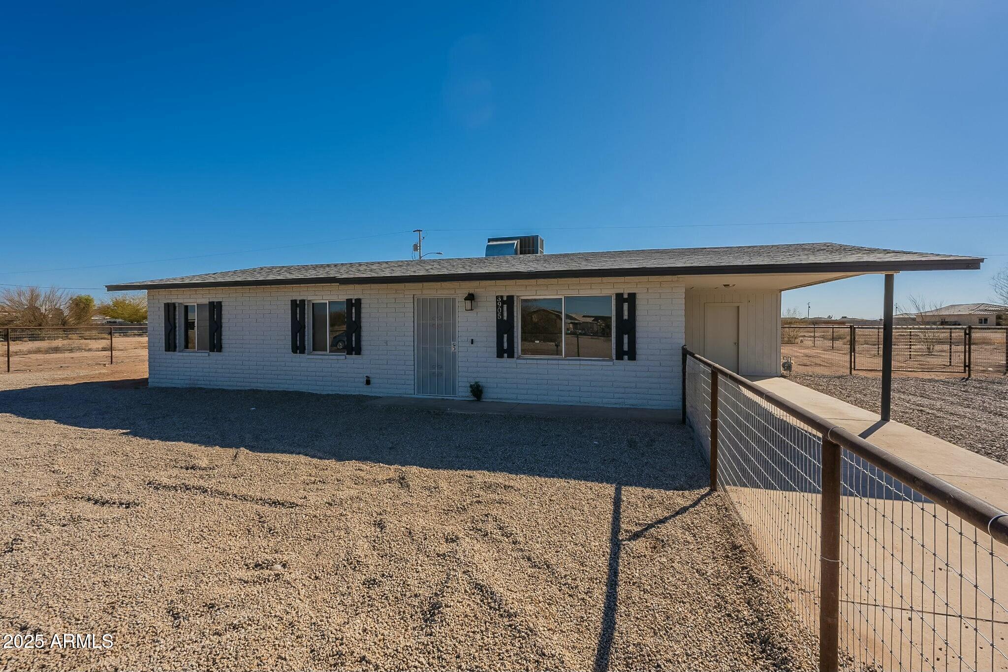 3905 N san carlos Drive