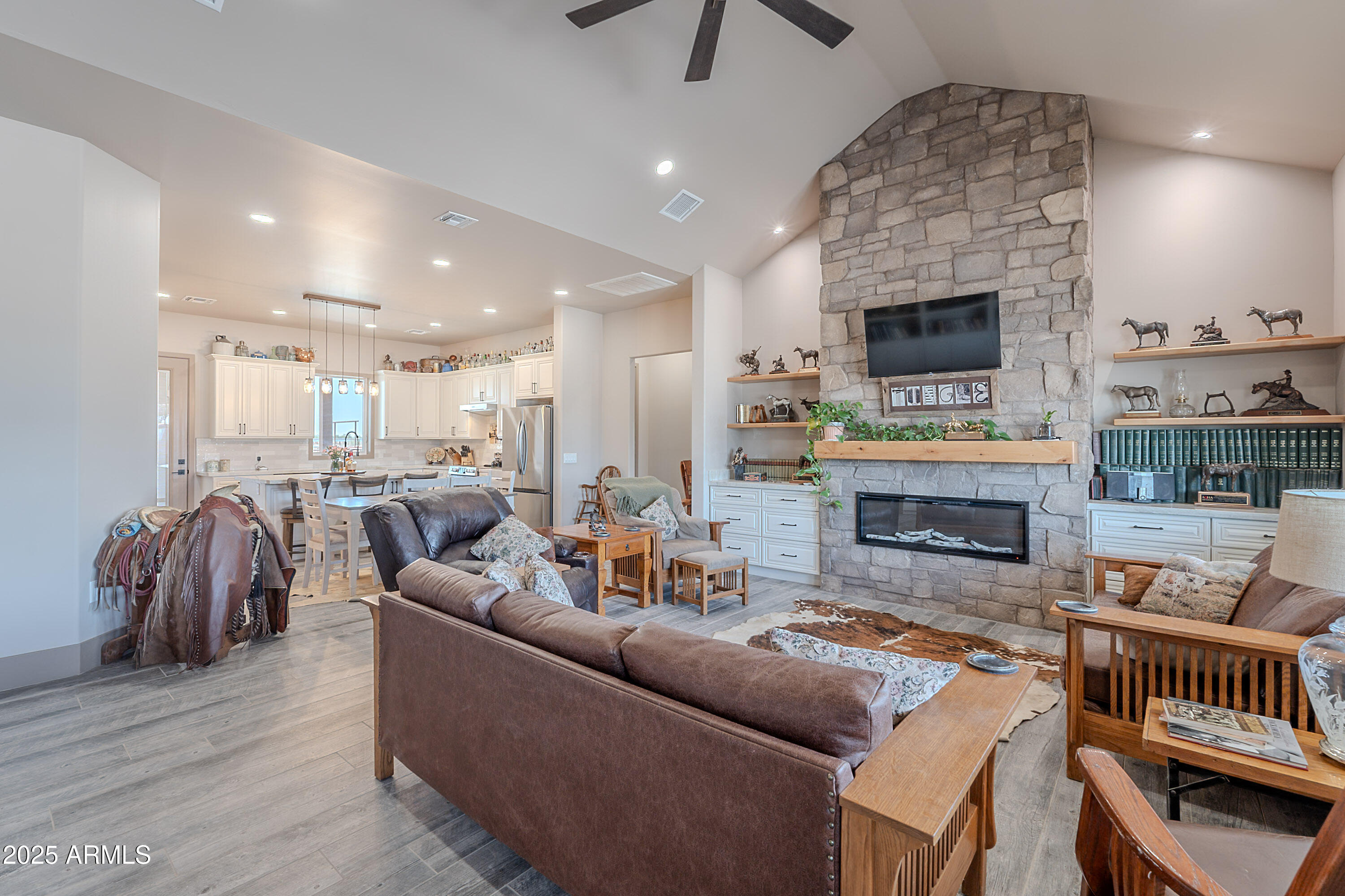 1017 W ANDREW Lane