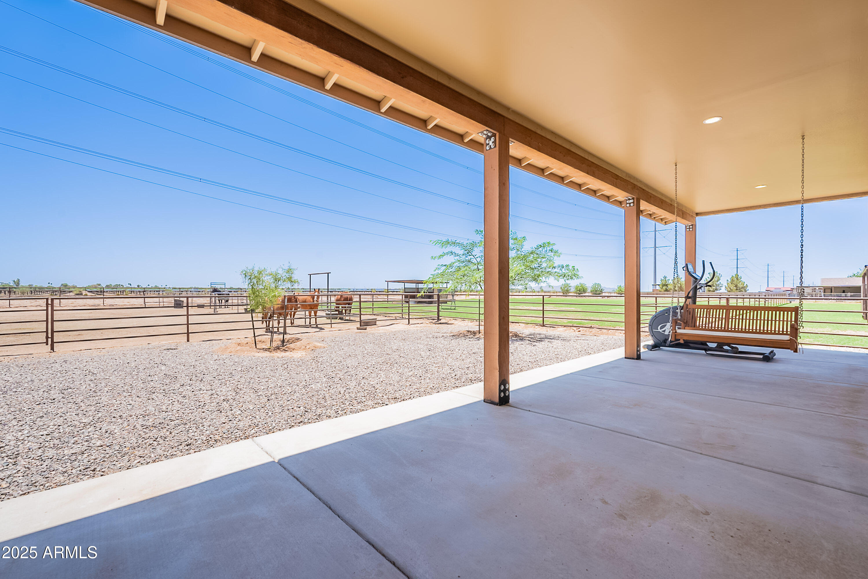 1017 W ANDREW Lane