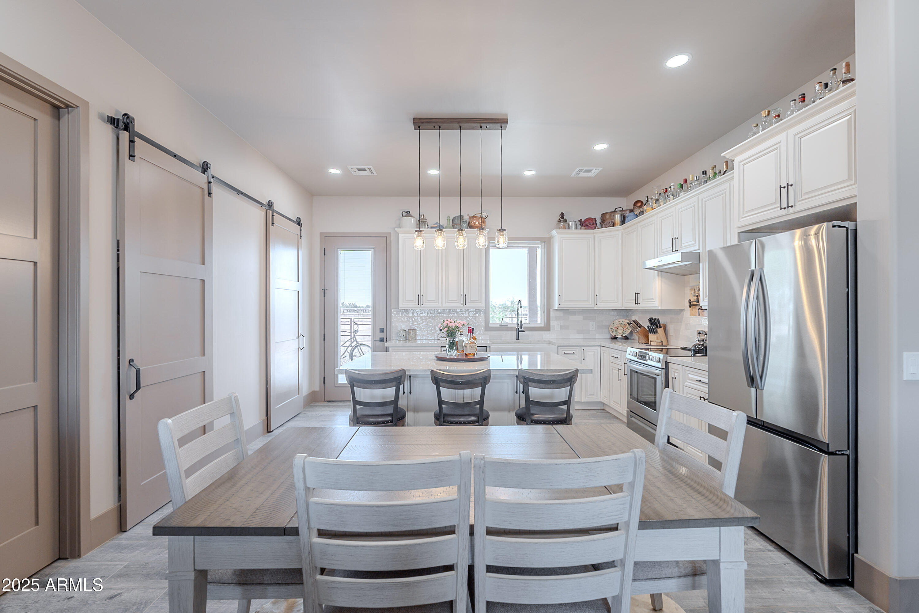 1017 W ANDREW Lane