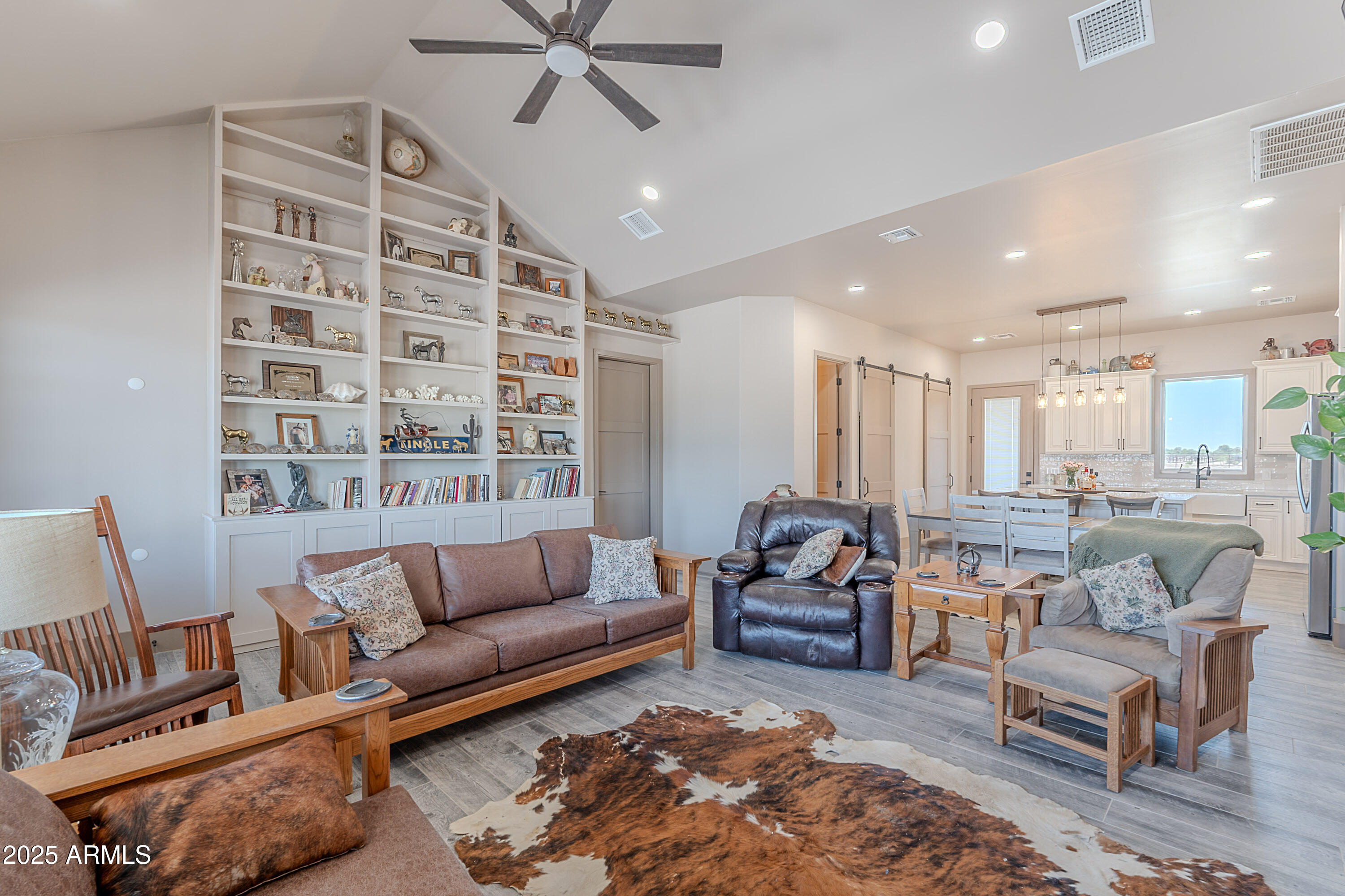 1017 W ANDREW Lane