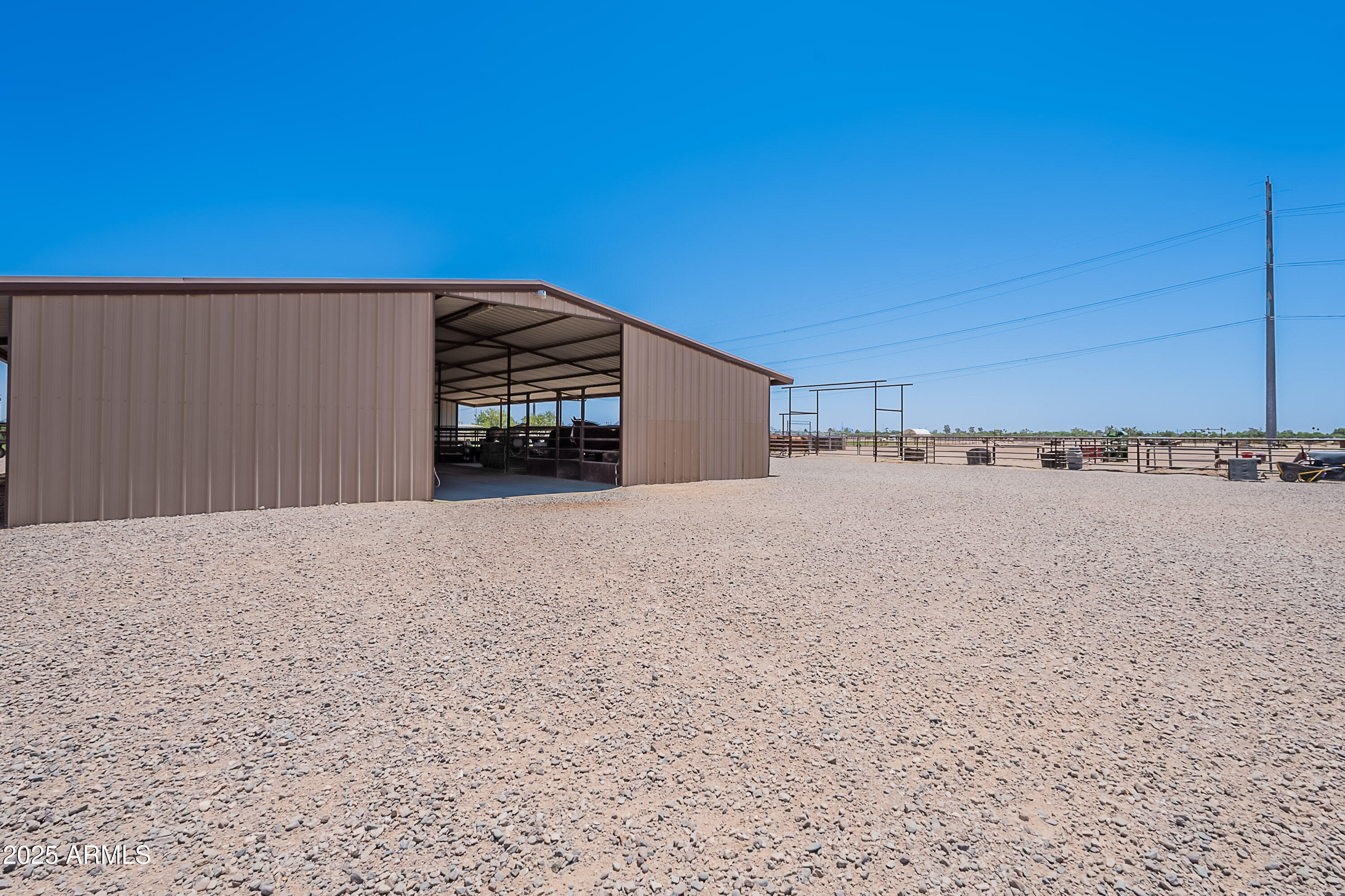 1017 W ANDREW Lane