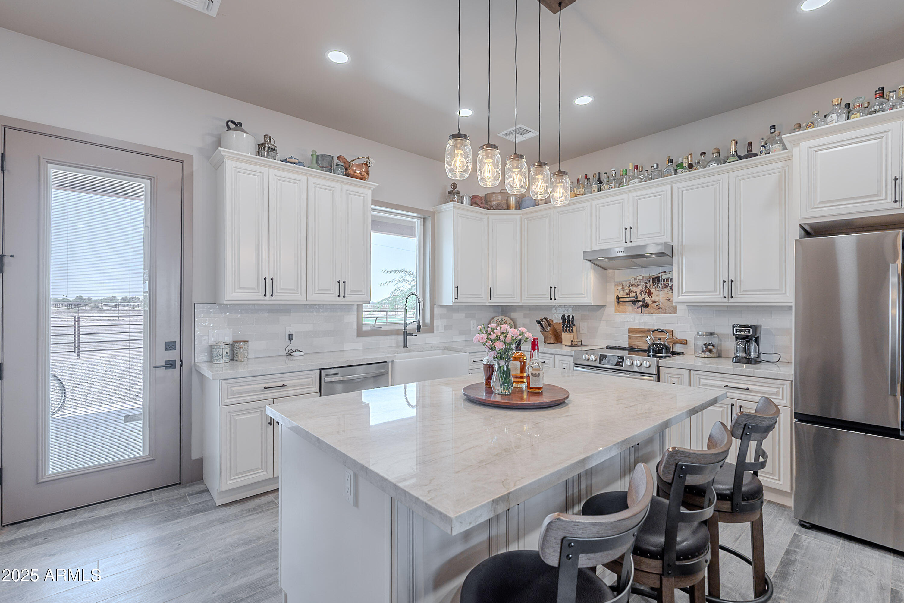 1017 W ANDREW Lane