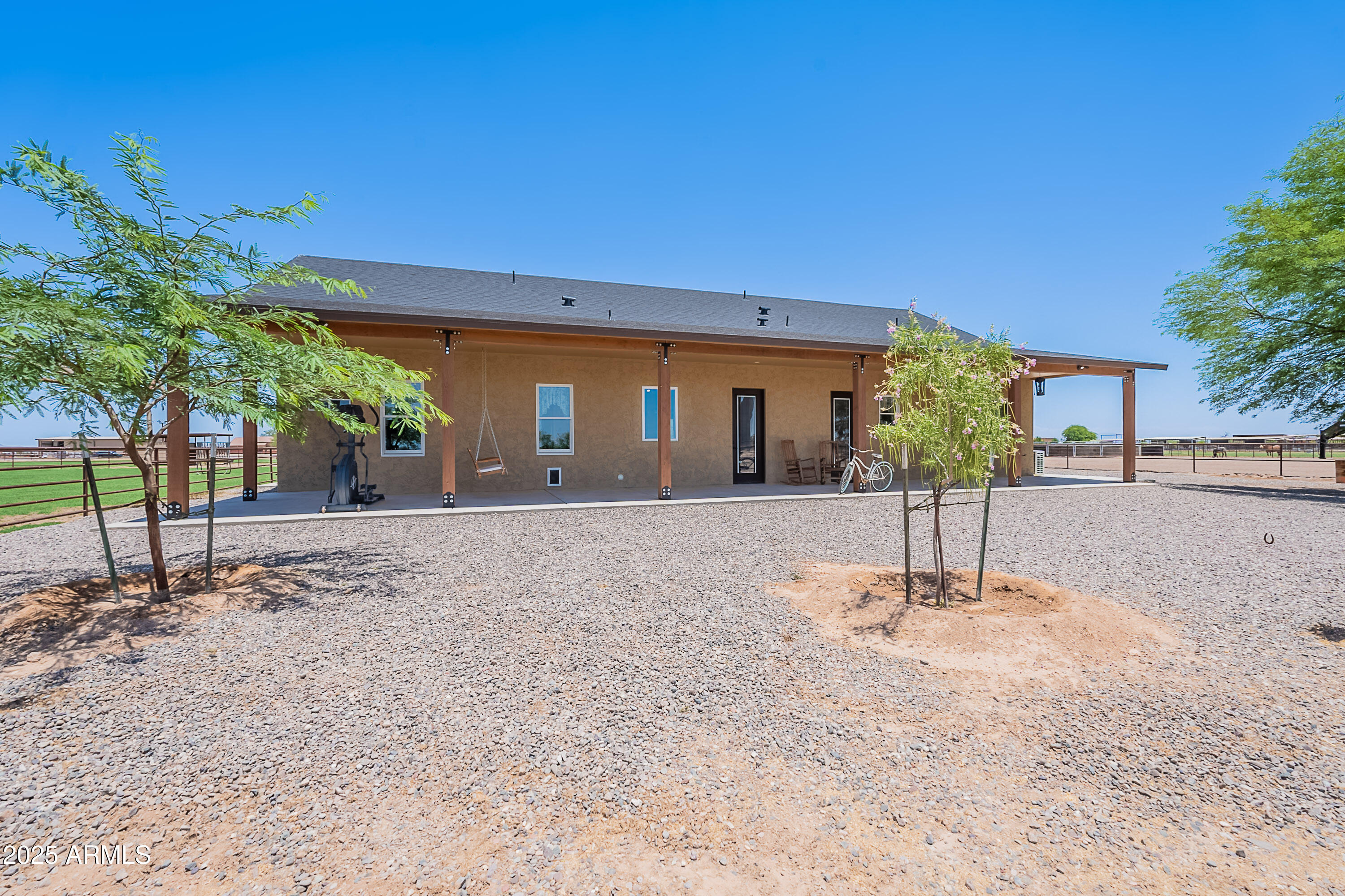 1017 W ANDREW Lane