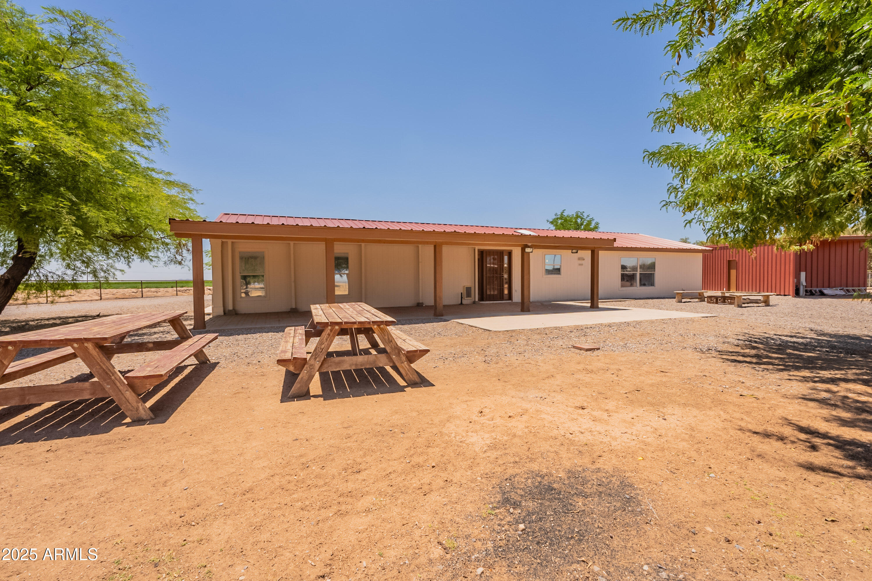 429 N NAFZIGER Road