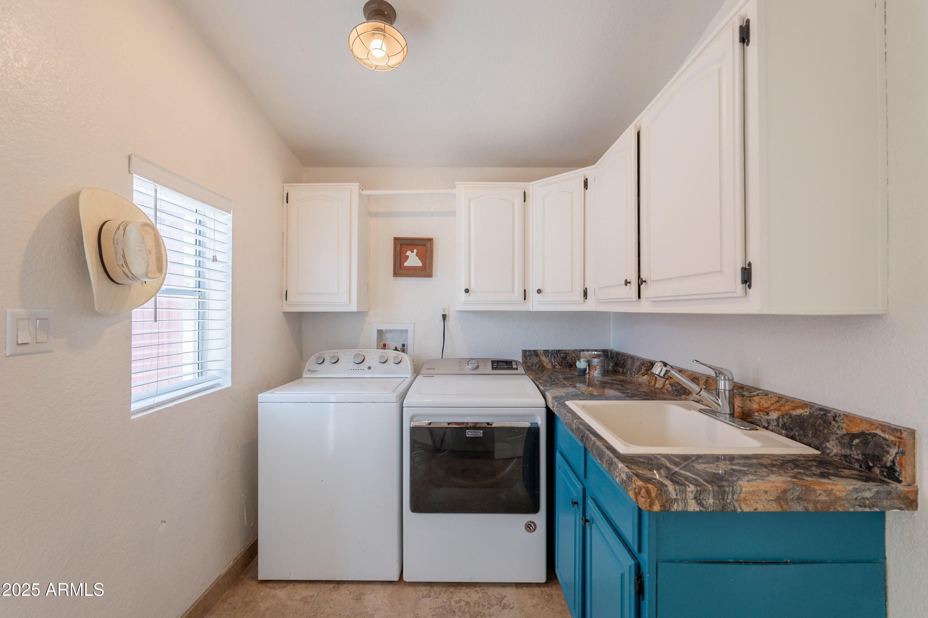429 N NAFZIGER Road