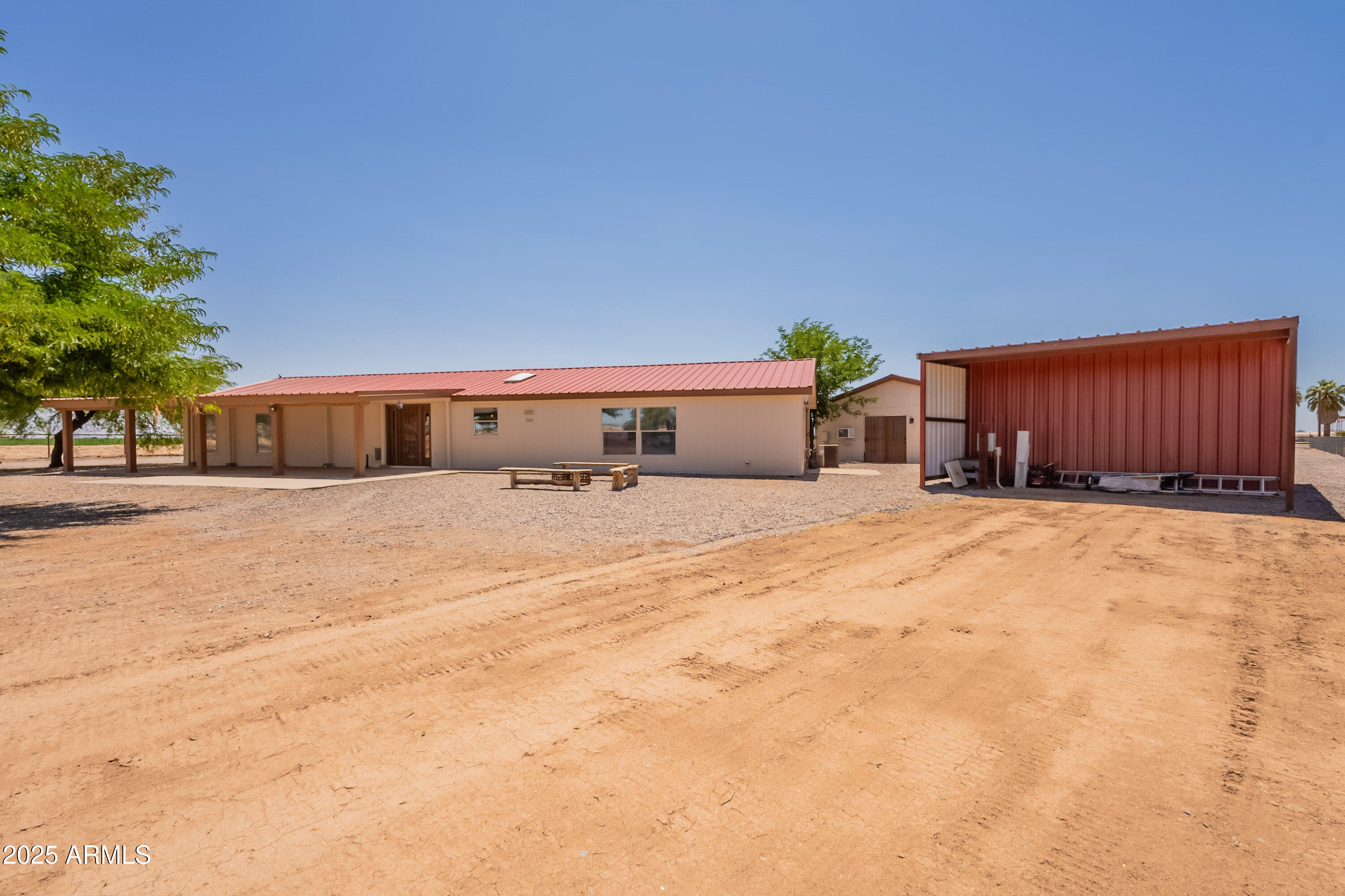 429 N NAFZIGER Road