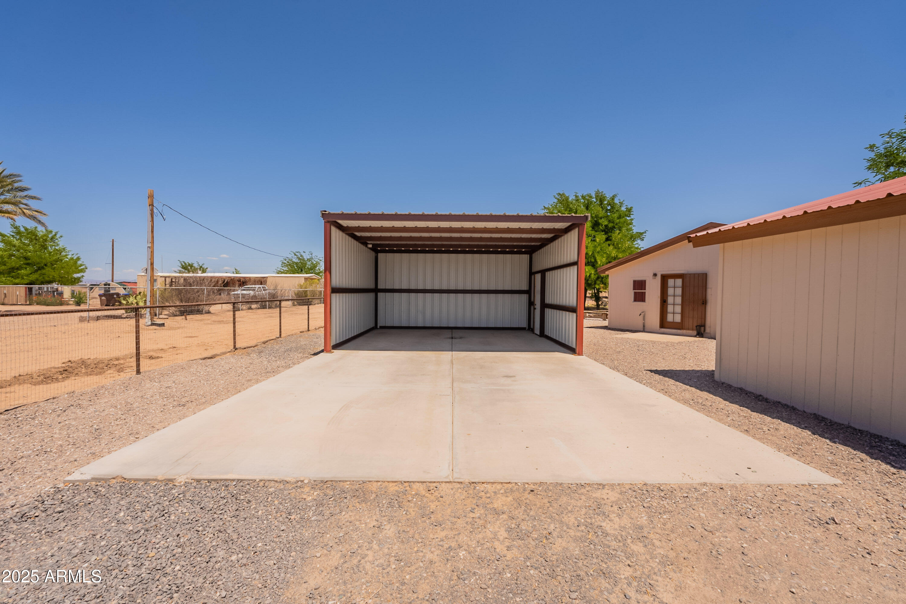 429 N NAFZIGER Road