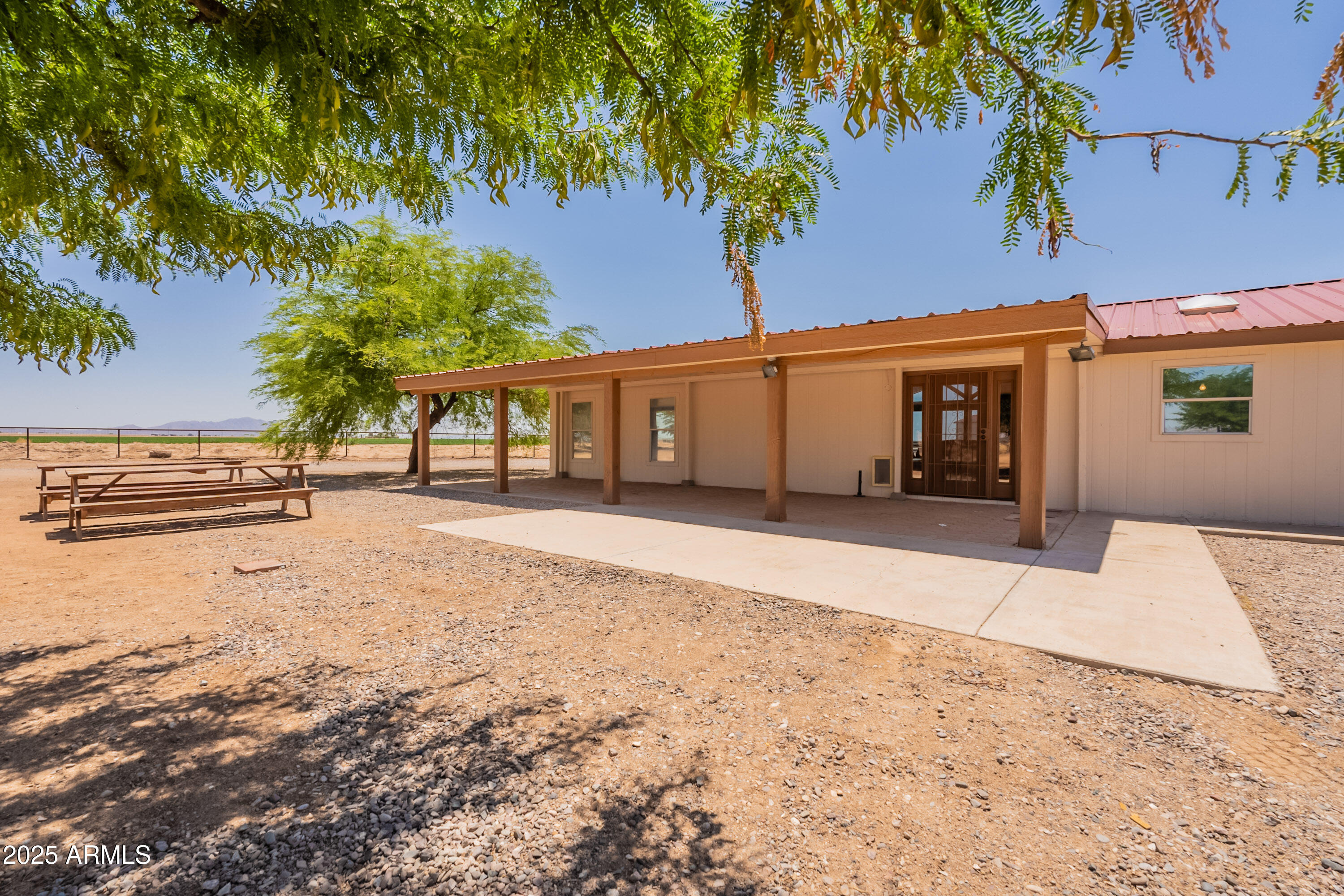 429 N NAFZIGER Road