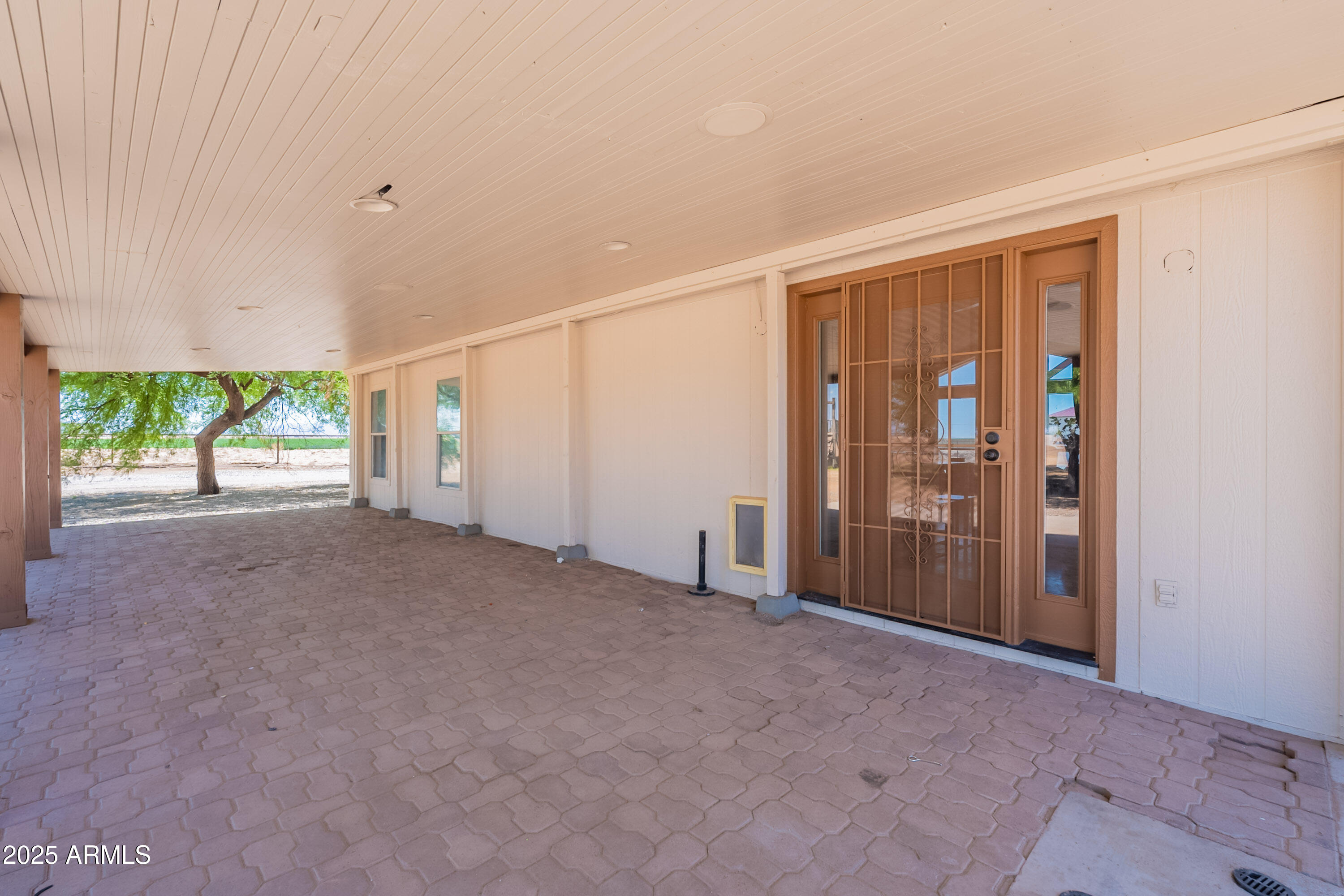 429 N NAFZIGER Road