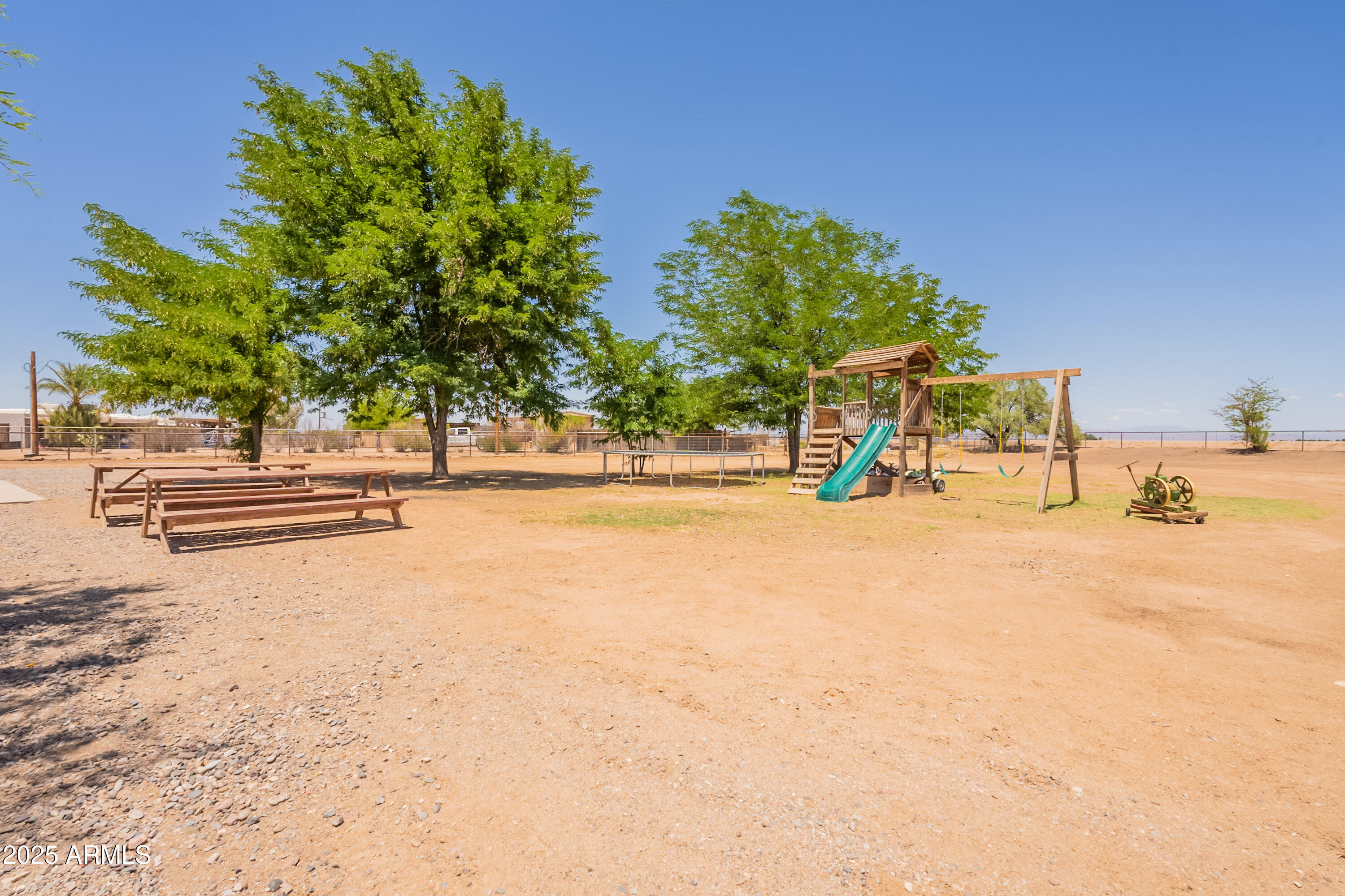 429 N NAFZIGER Road