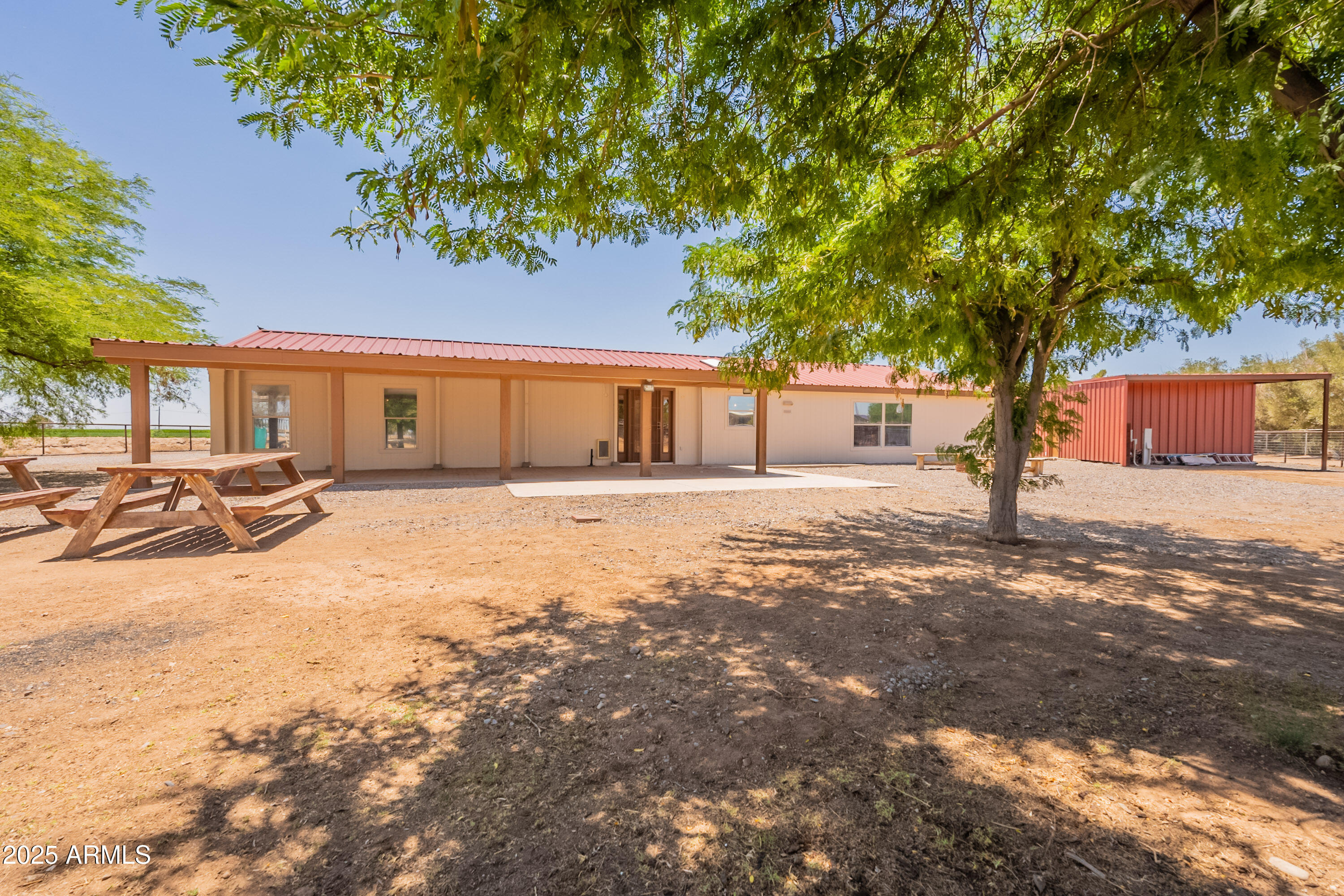 429 N NAFZIGER Road