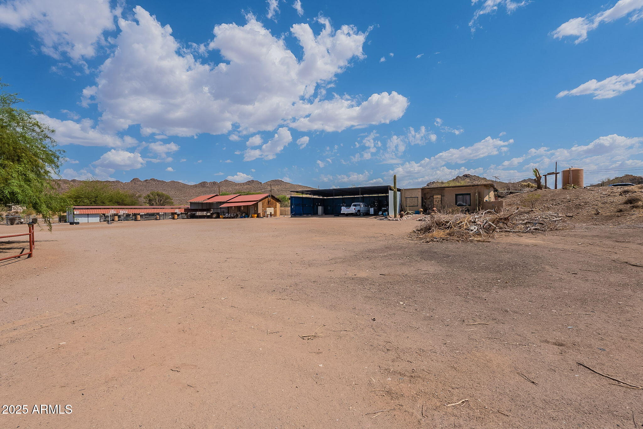 1900 W RUNNING DEER Drive