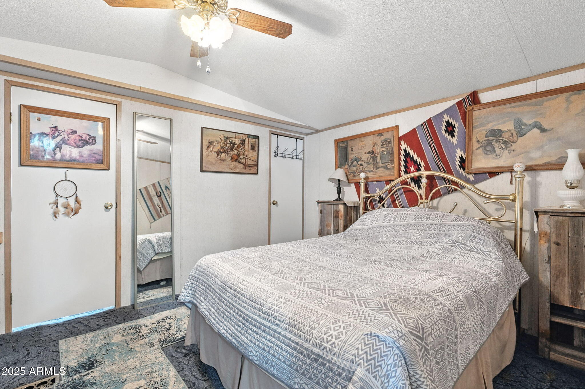 1900 W RUNNING DEER Drive
