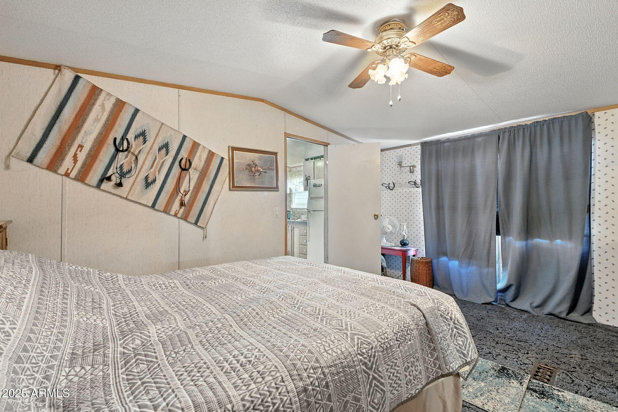 1900 W RUNNING DEER Drive