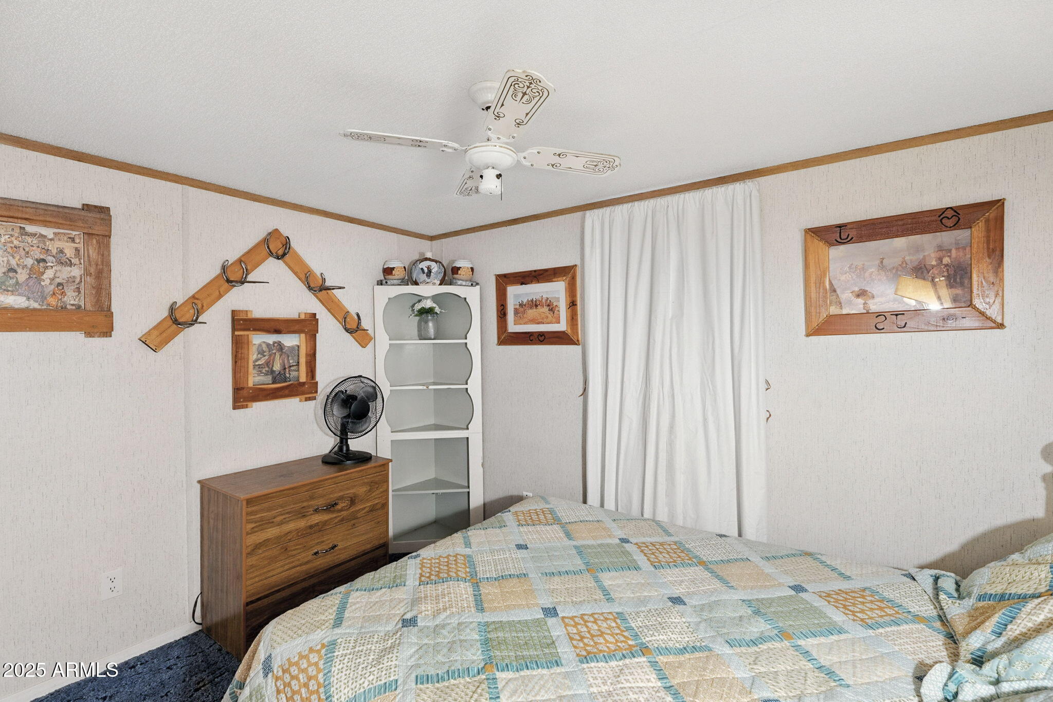 1900 W RUNNING DEER Drive