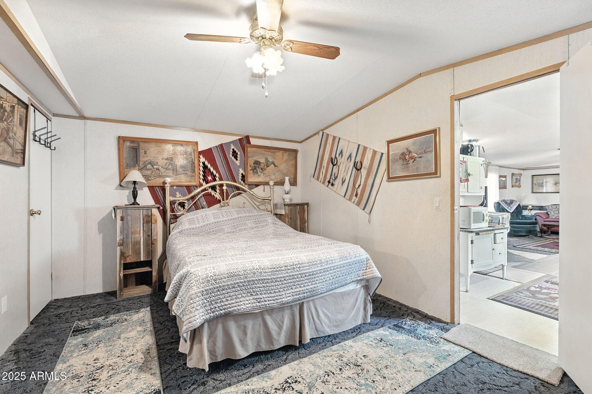 1900 W RUNNING DEER Drive