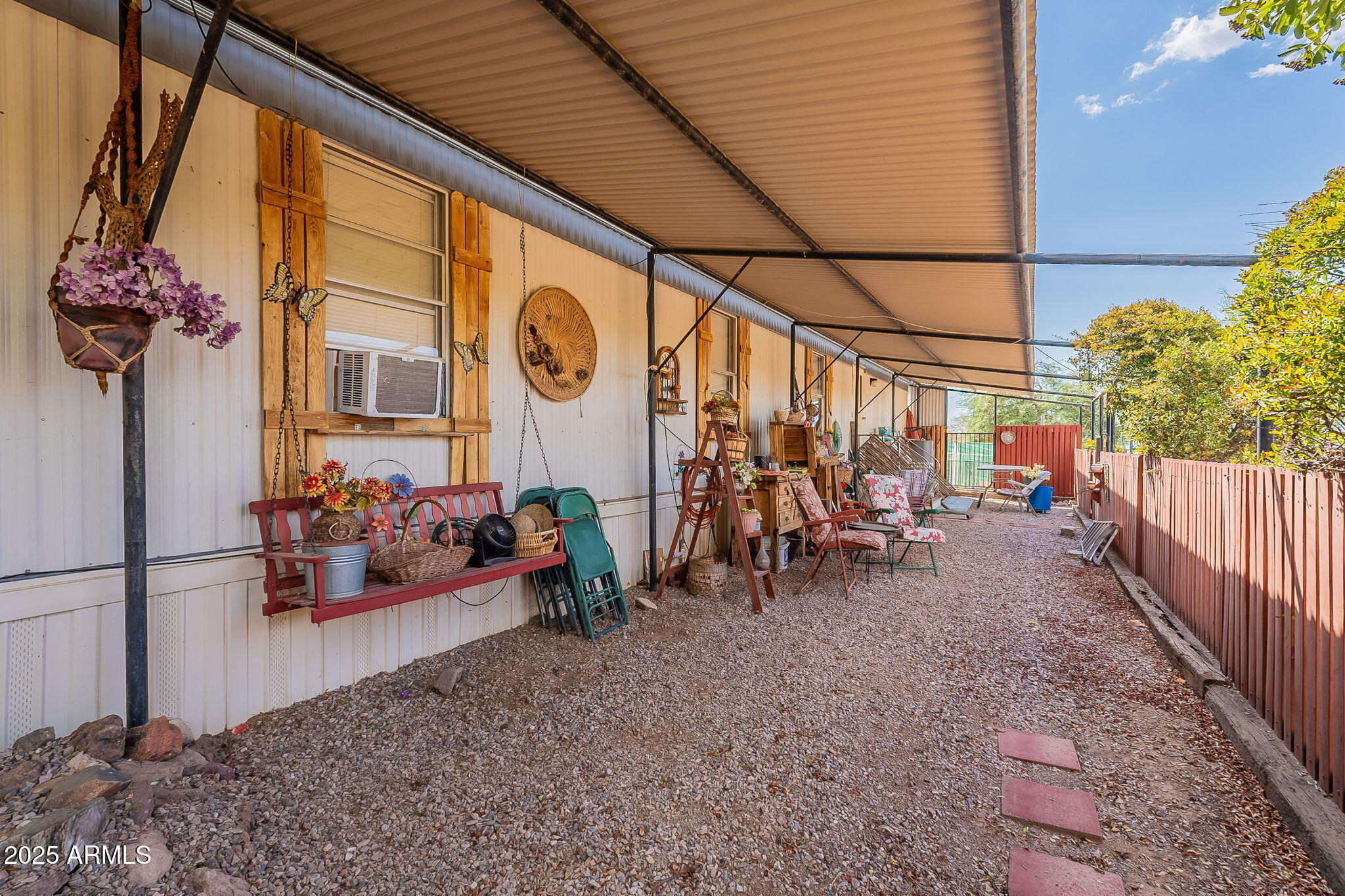 1900 W RUNNING DEER Drive