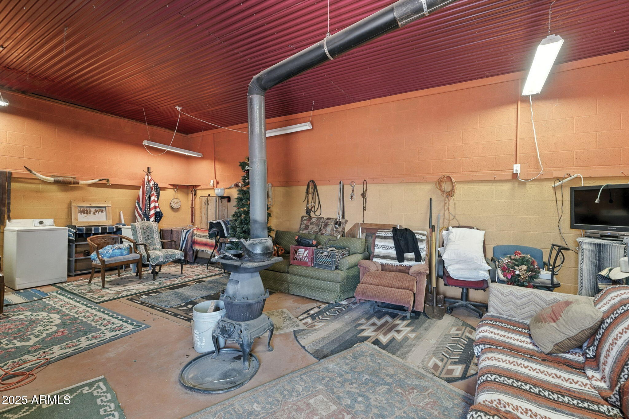 1900 W RUNNING DEER Drive