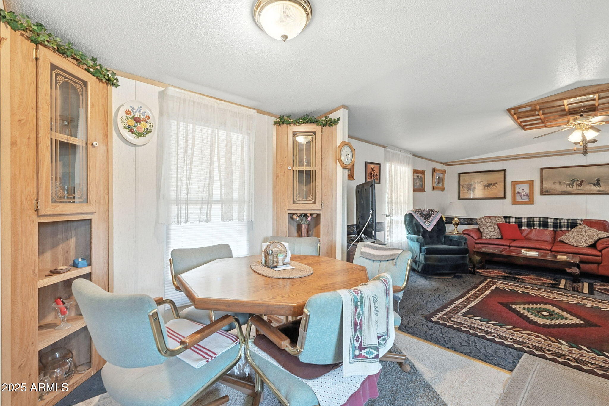 1900 W RUNNING DEER Drive