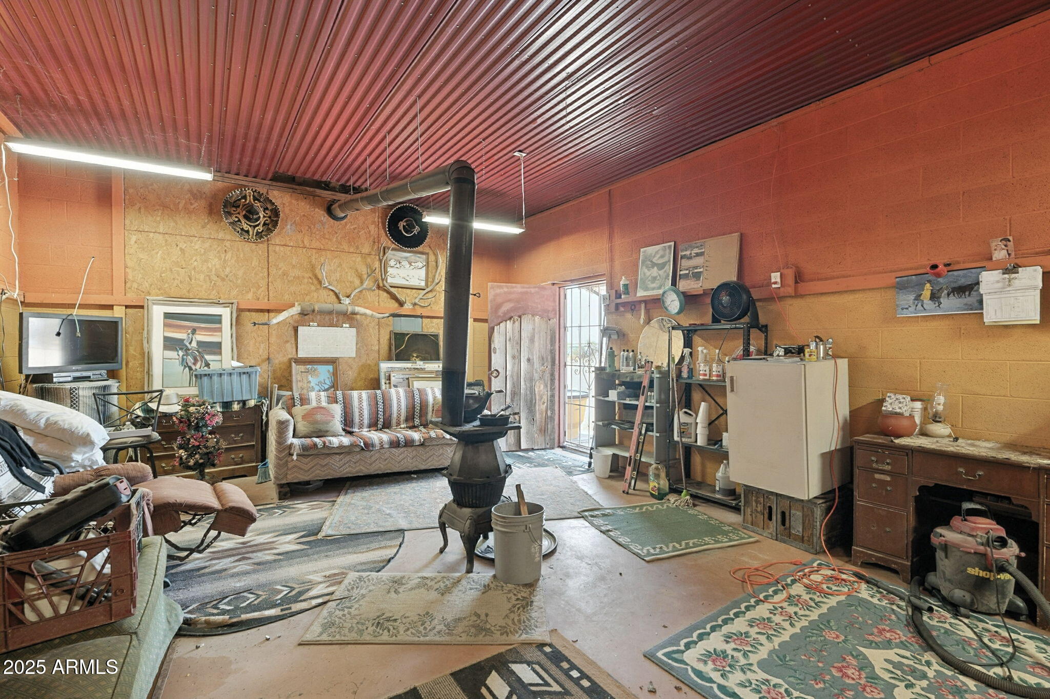 1900 W RUNNING DEER Drive