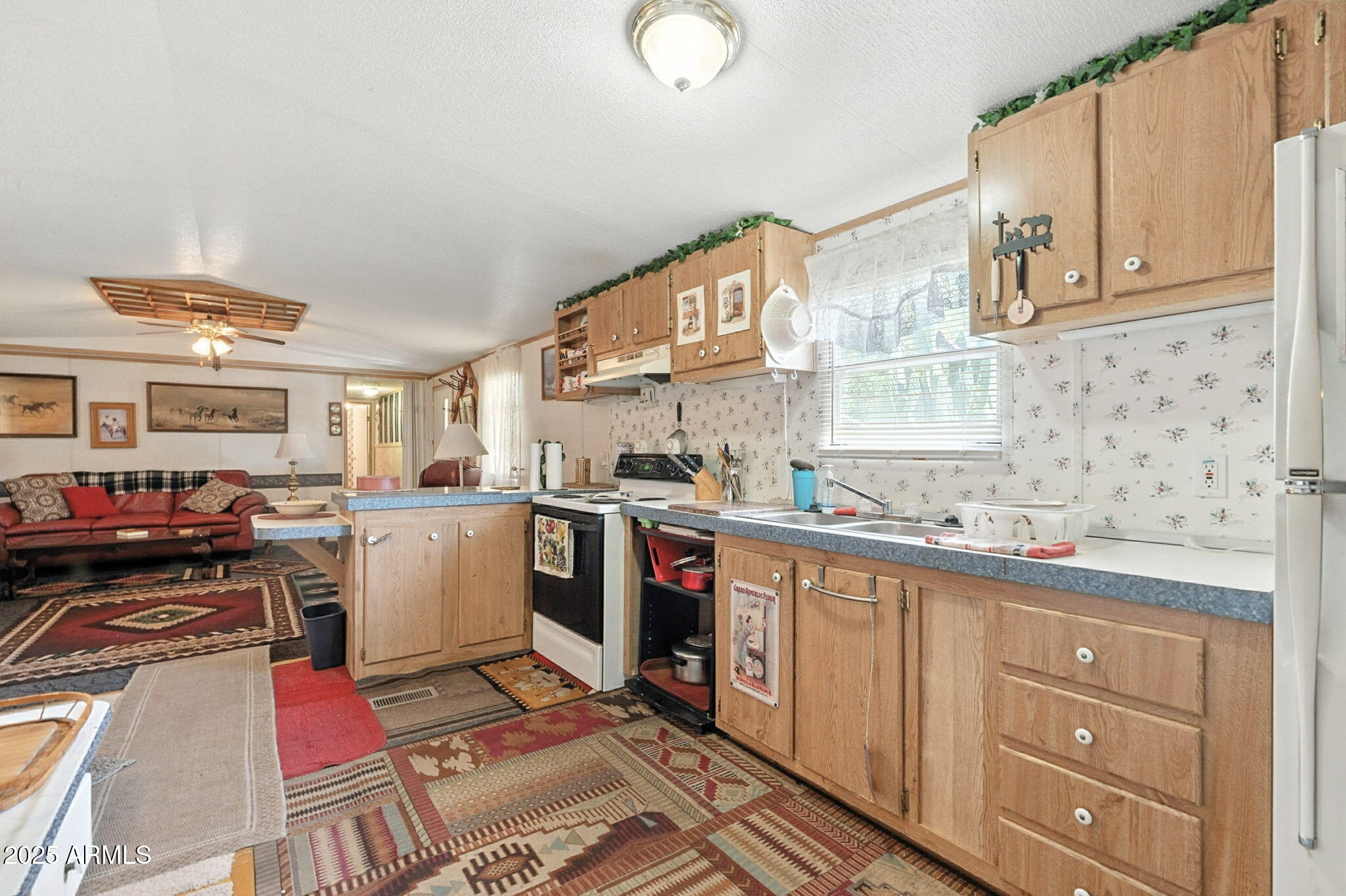 1900 W RUNNING DEER Drive
