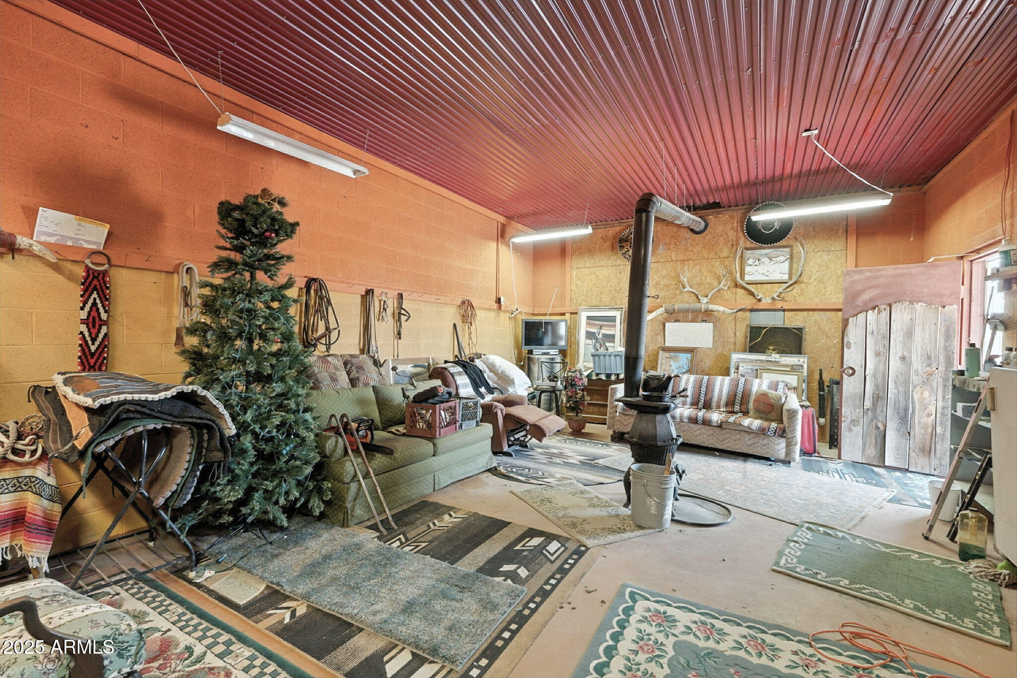 1900 W RUNNING DEER Drive