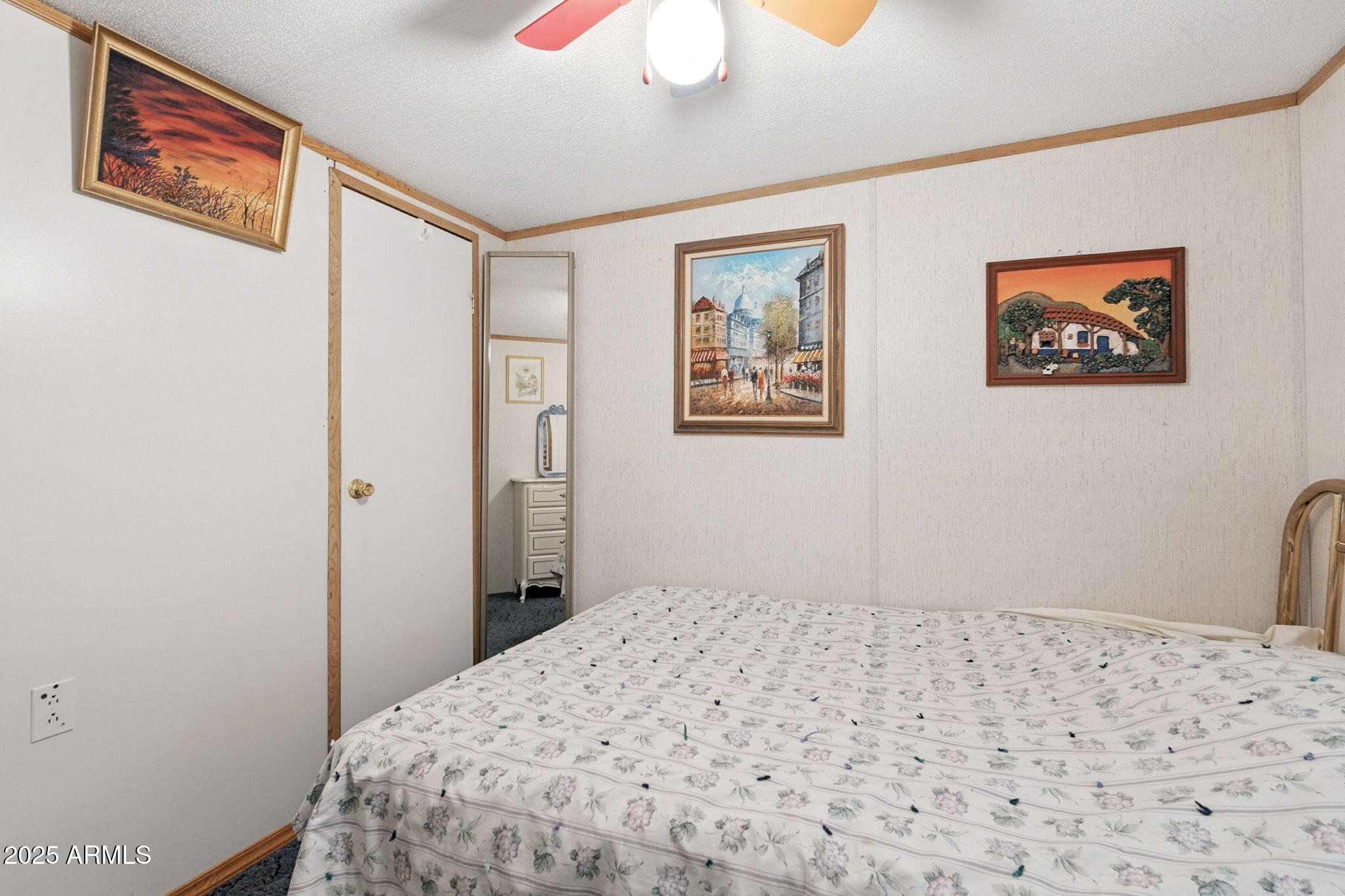 1900 W RUNNING DEER Drive